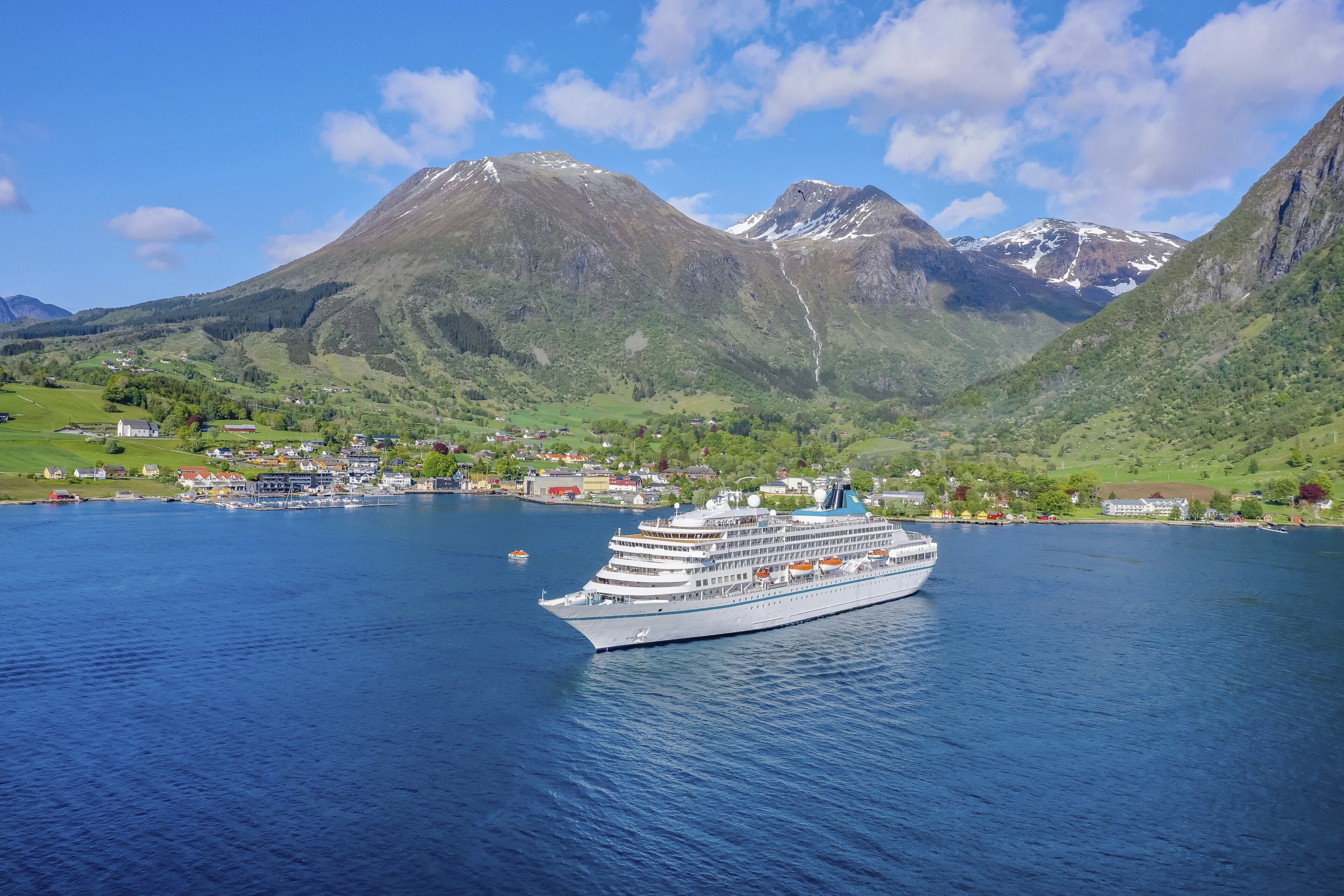 MS Amera in Rosendal