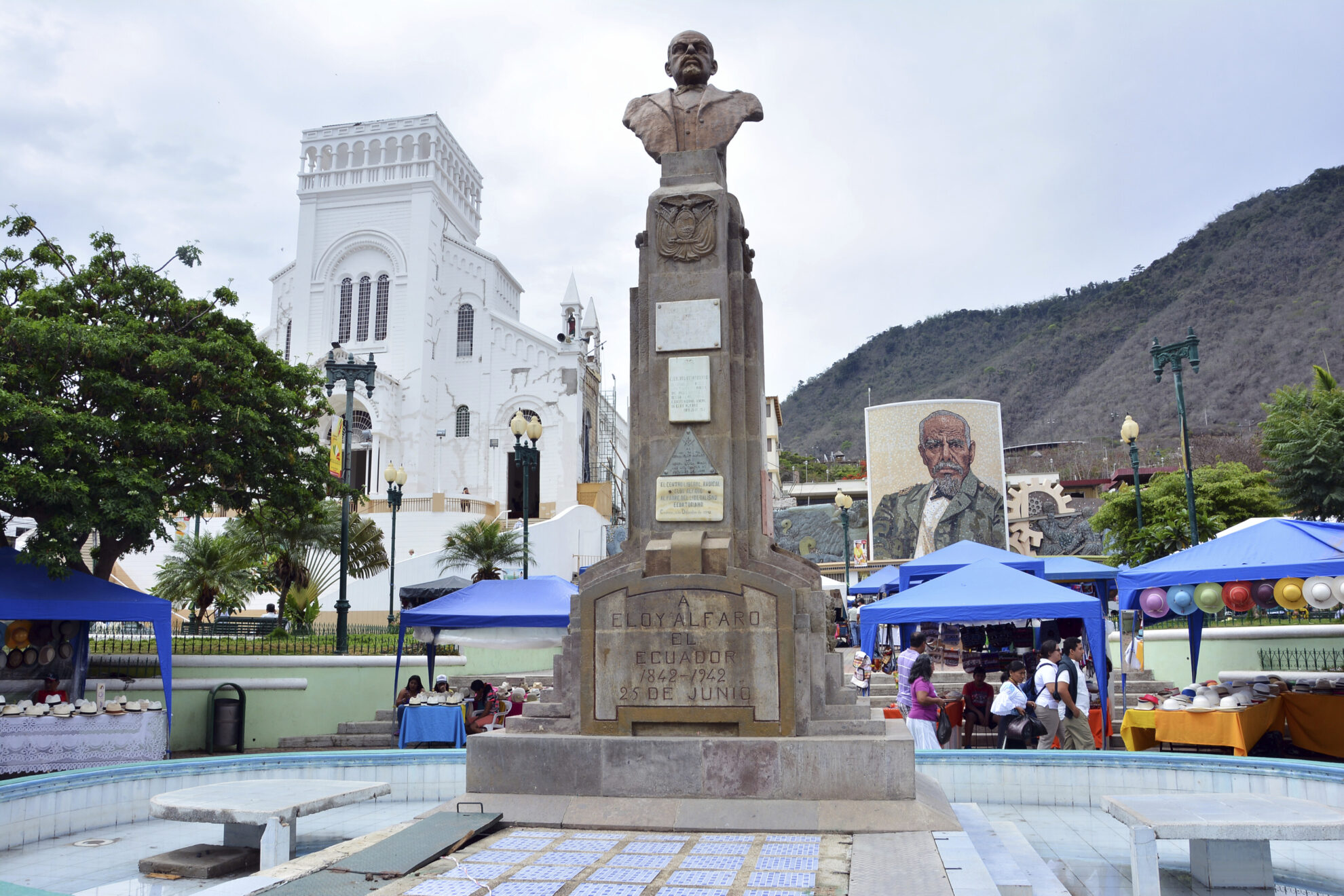 Statue in Manta, Ecuador