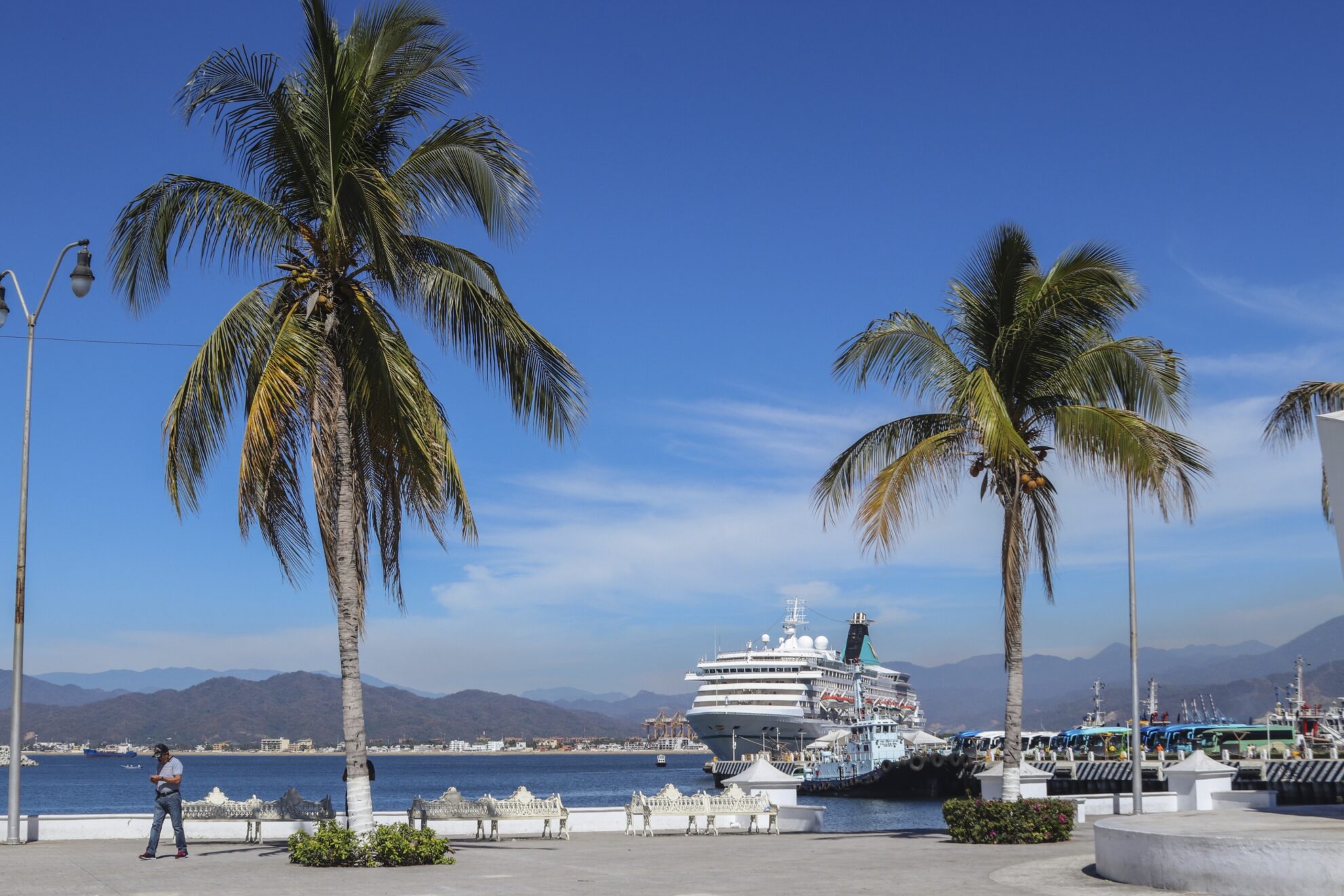 MS Artania vor Manzanillo
