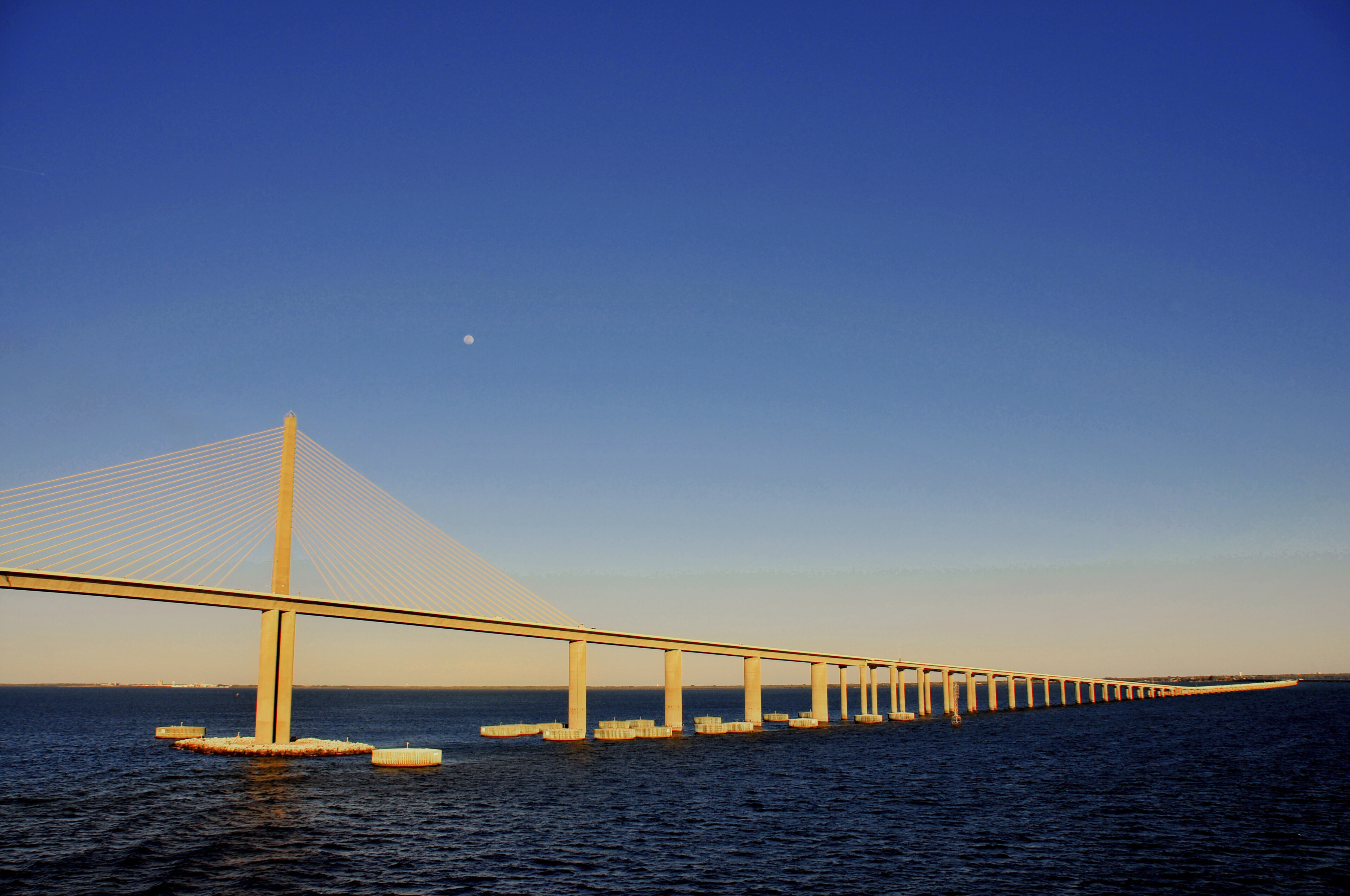 Sunshine Skyway Brücke über der Tampa Bay zwischen Saint Petersburg und Terra Ceia, USA