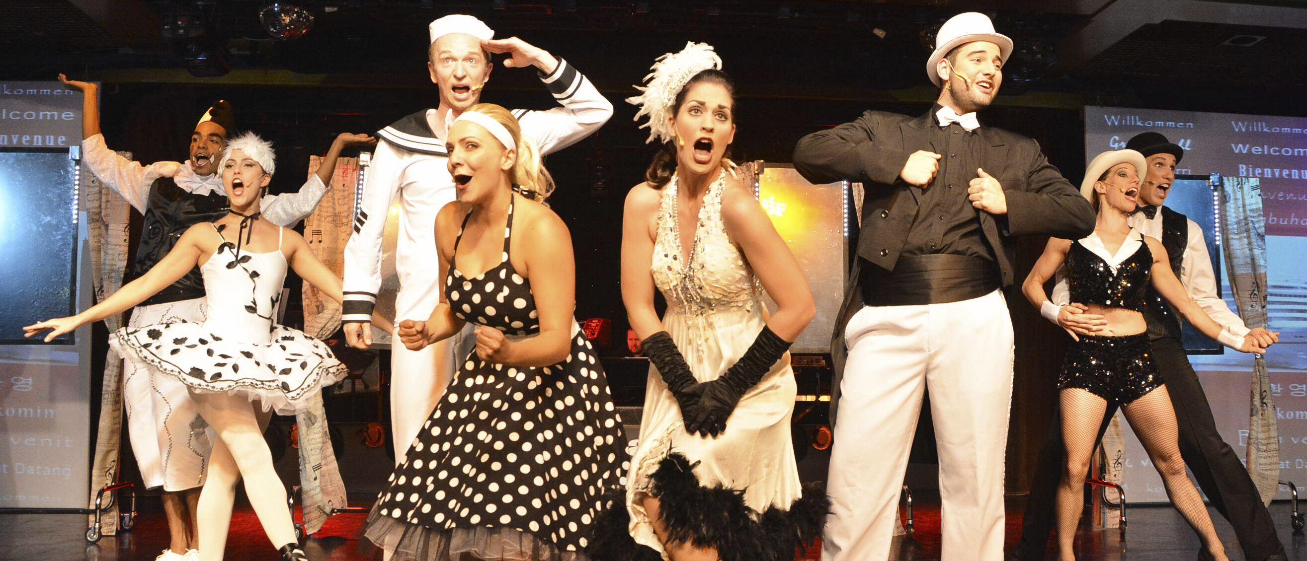 Musicaldarsteller auf der Bühne