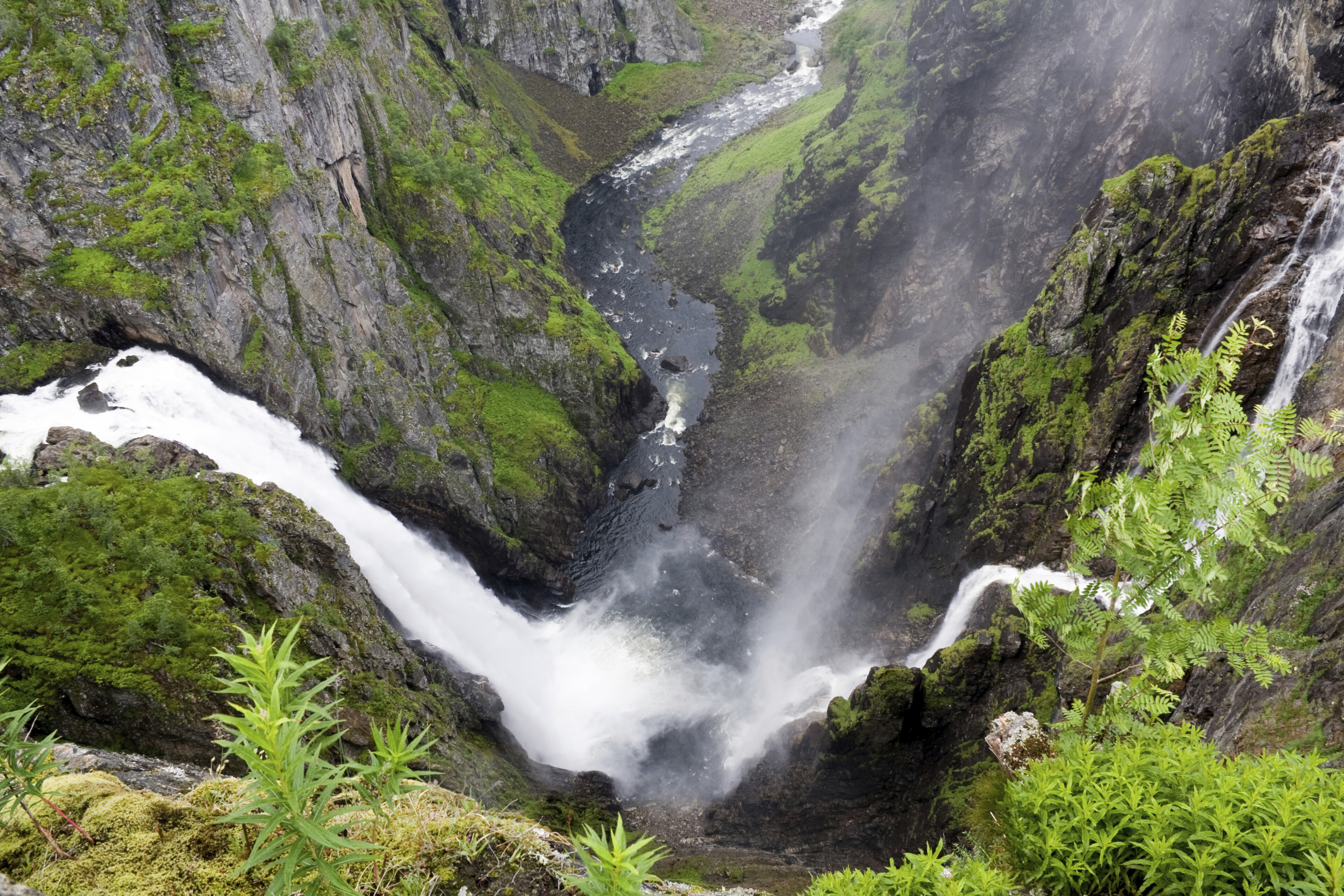 Voringsfossen Wasserfall im Eidfjord, Norwegen