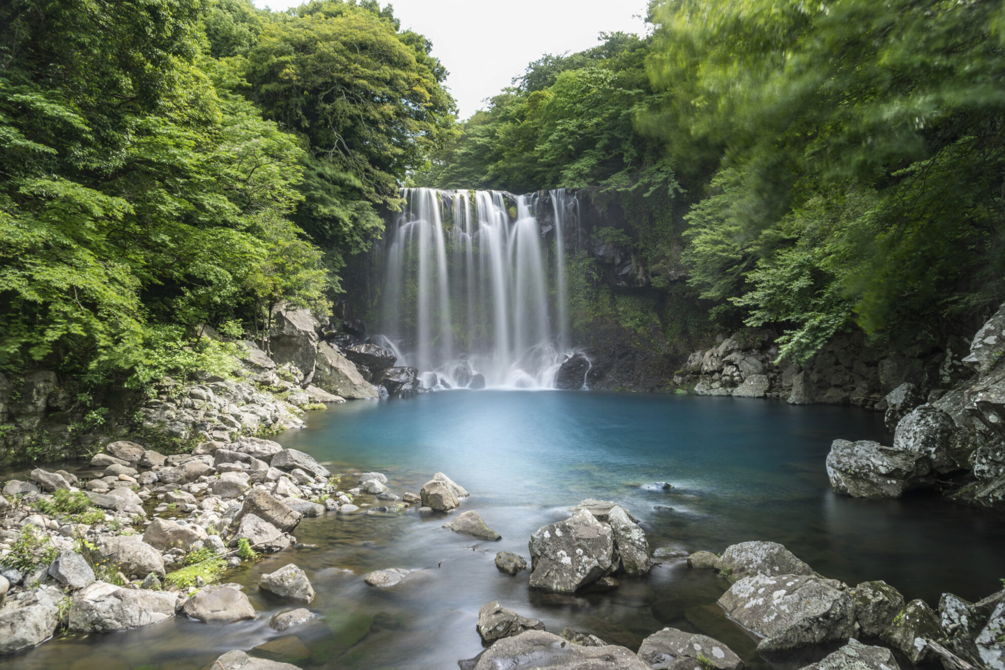 Wasserfall auf der Jeju Insel, Suedkorea