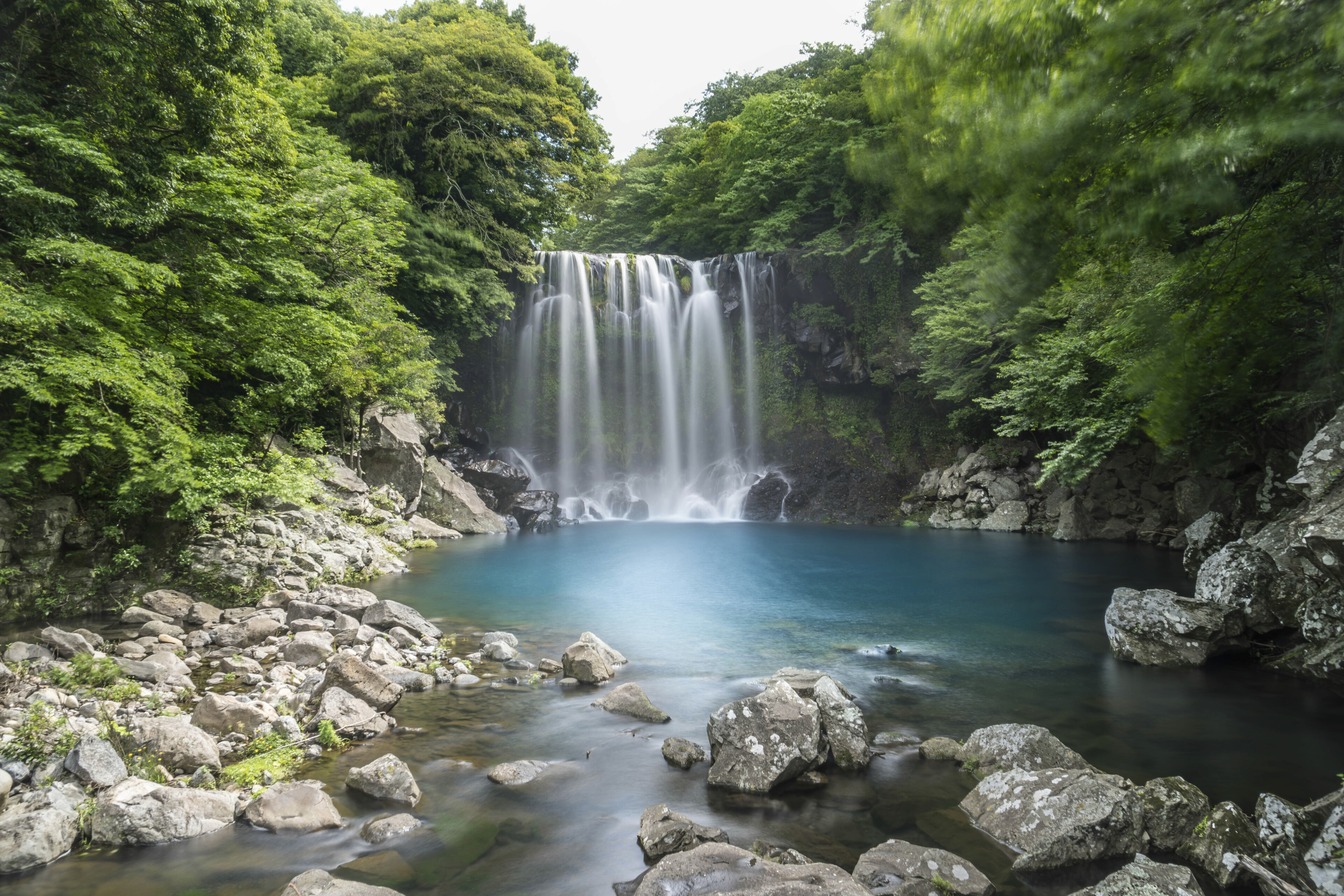 Wasserfall auf der Jeju Insel, Suedkorea