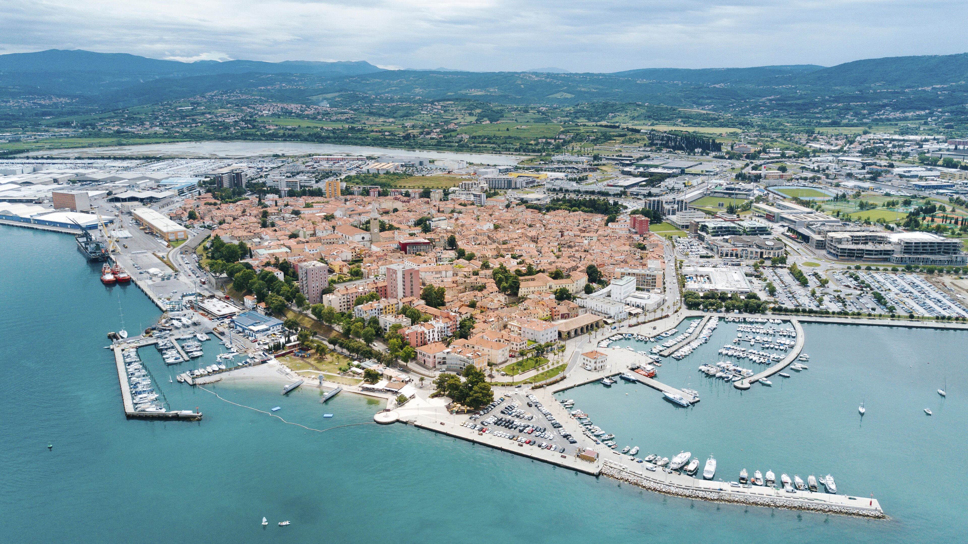 Luftaufnahme der Küste von Koper, Slowenien