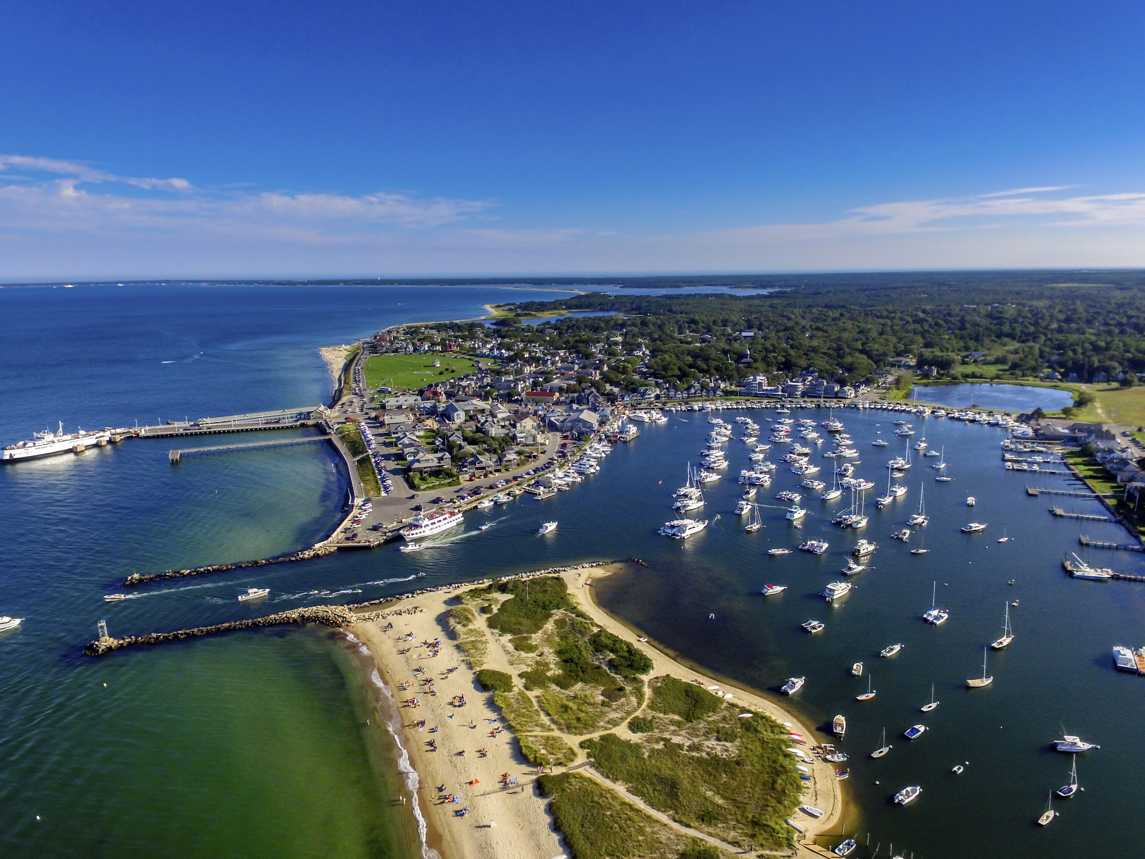 Küste und Hafen von Martha´s Vineyard, USA
