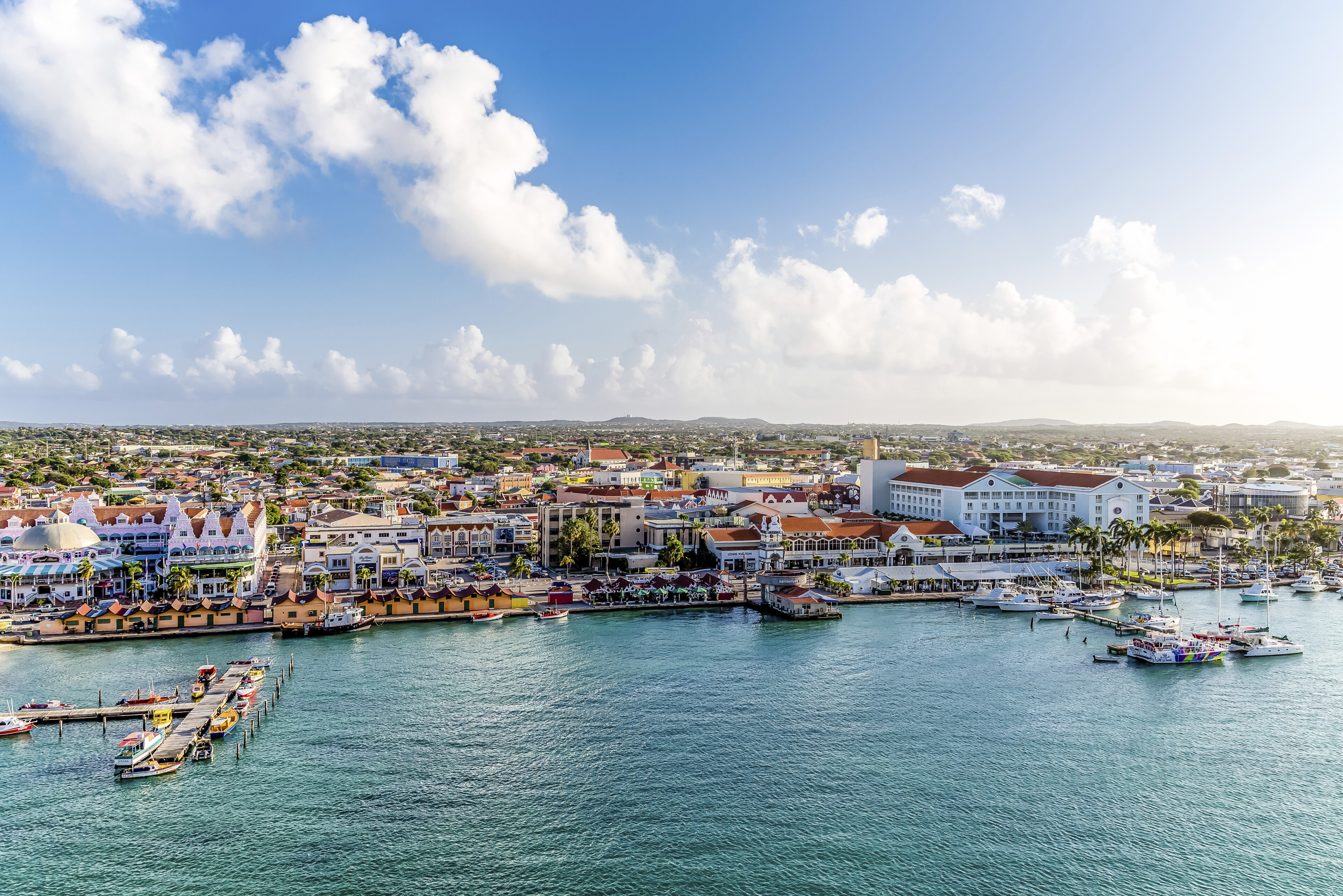 Skyline von Oranjestad, Karibik
