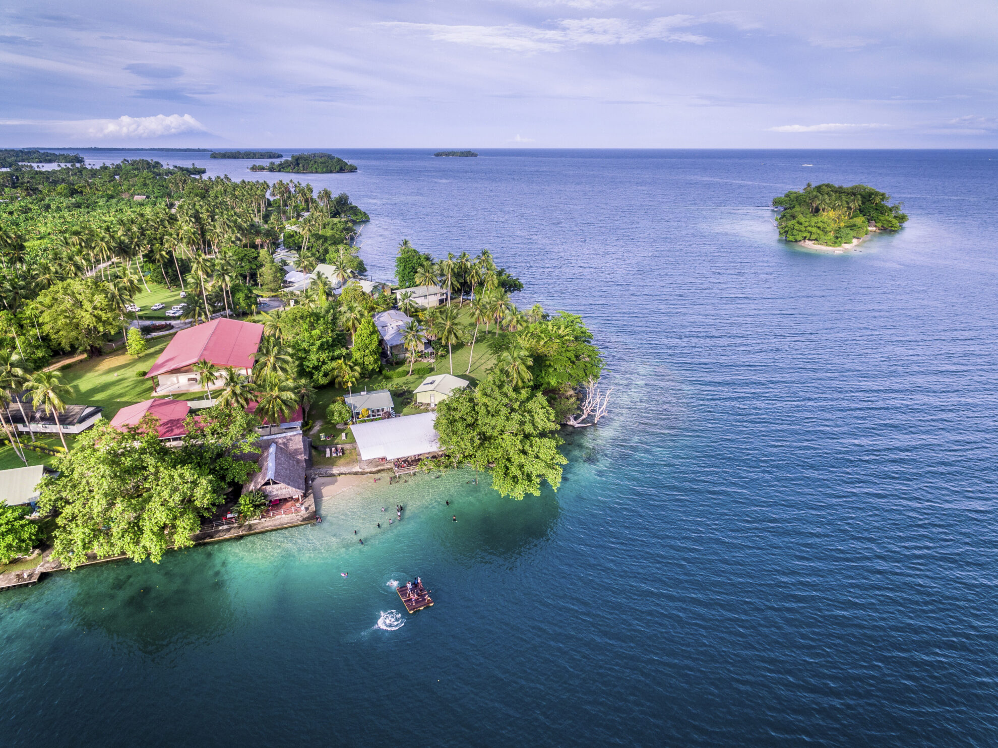 Luftaufnahme der Küste von Madang, Papua Neuguinea