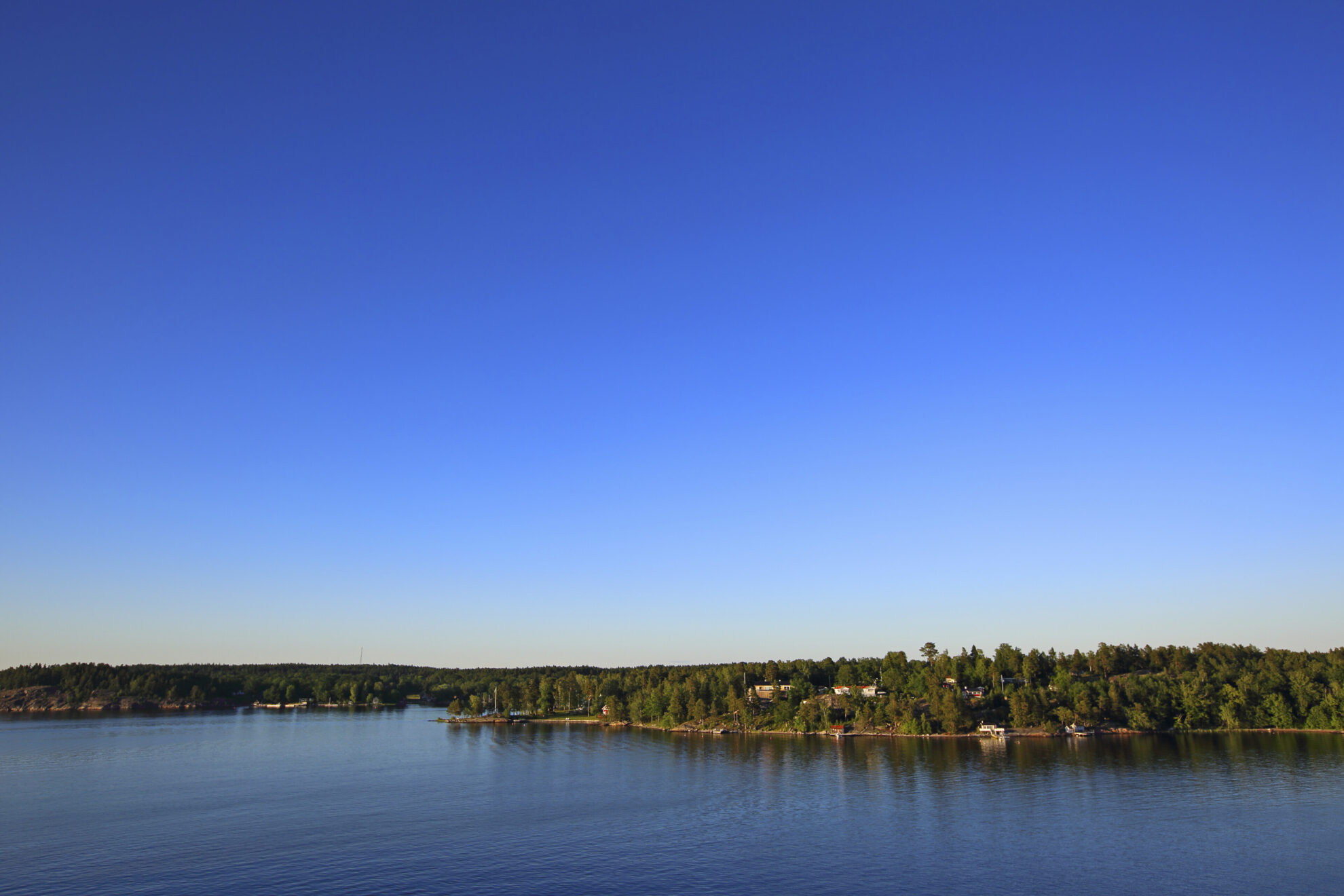 Panoramaaufnahme vom Ufer von Holmsund, Schweden
