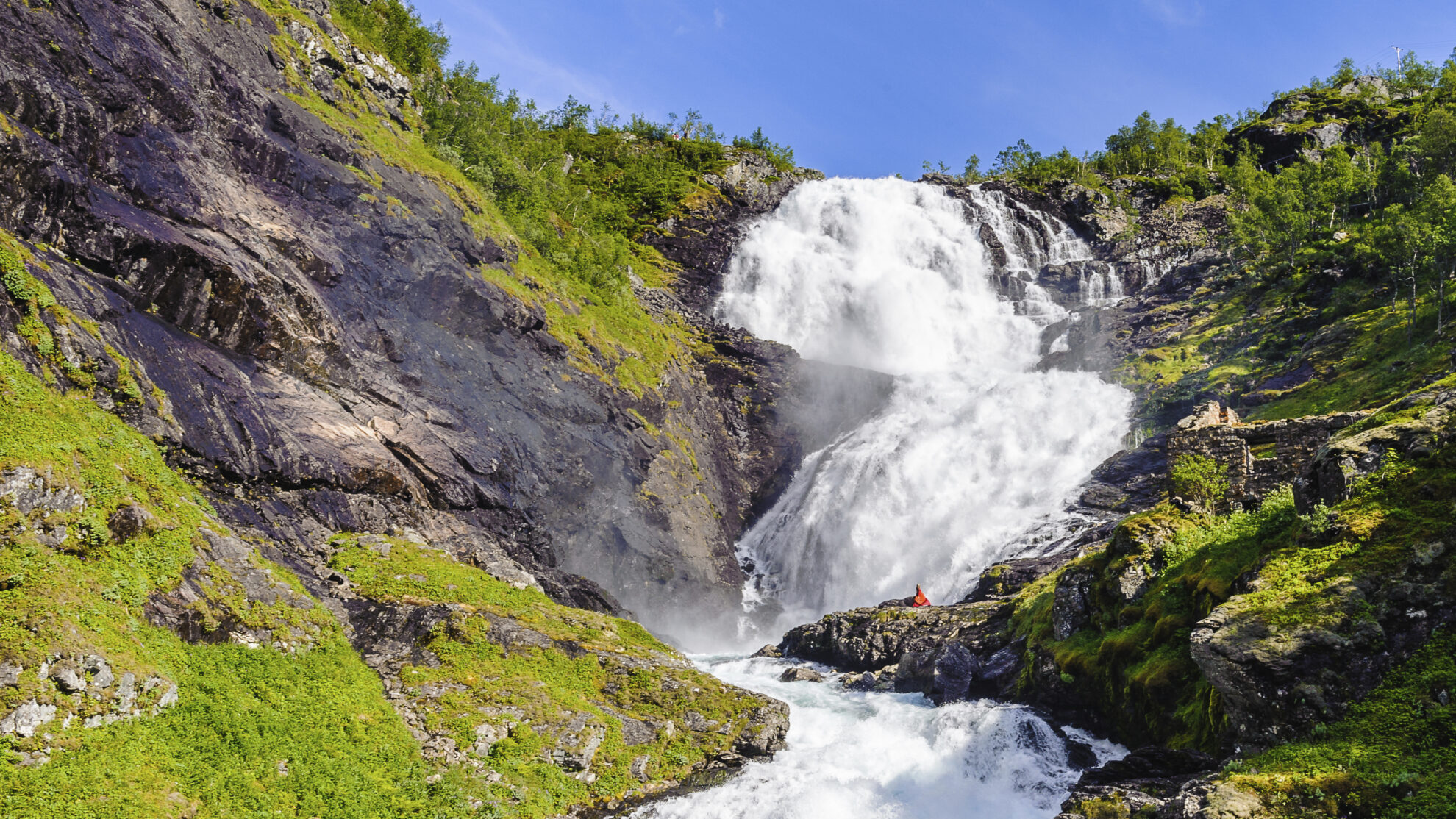 Mit der Flambahn zum Wasserfall Kjossfossen, Norwegen