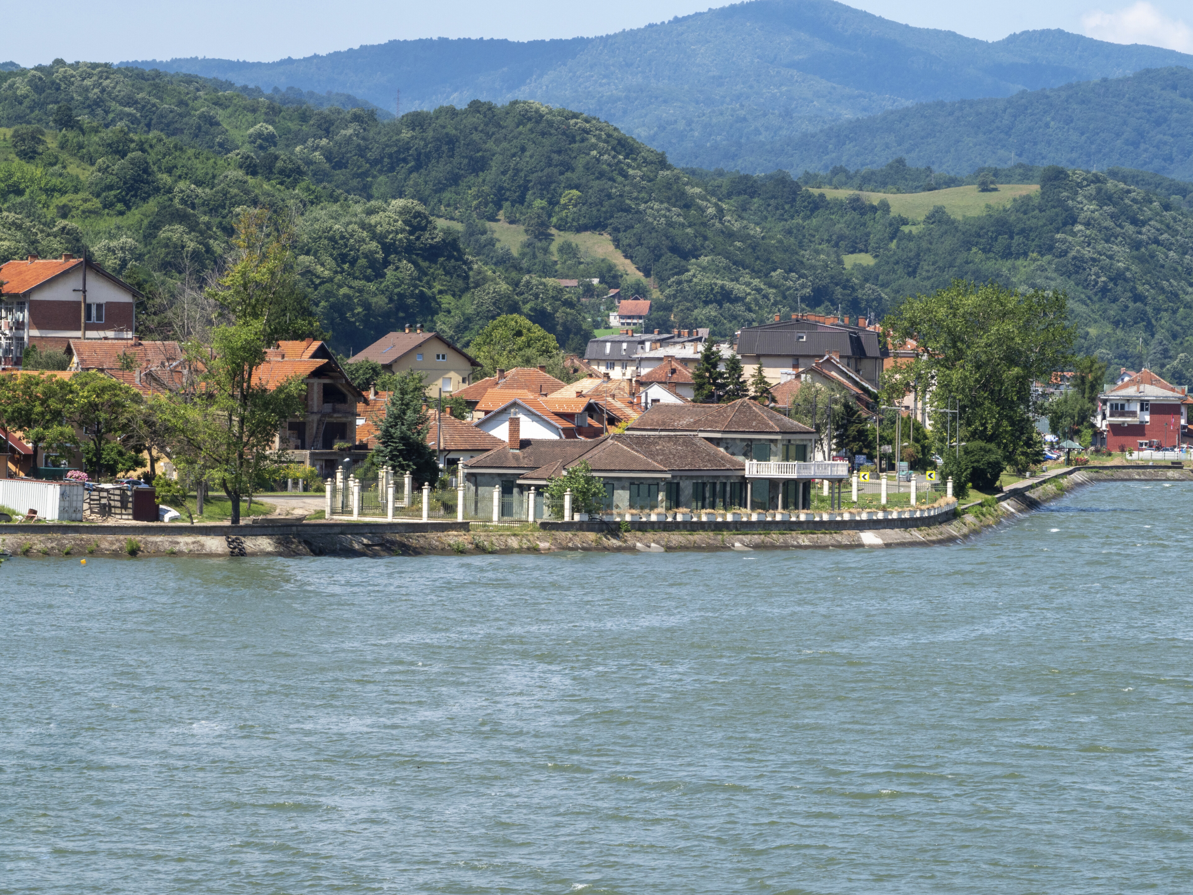 Aussicht auf die Kueste von Donji Milanovac, Serbien