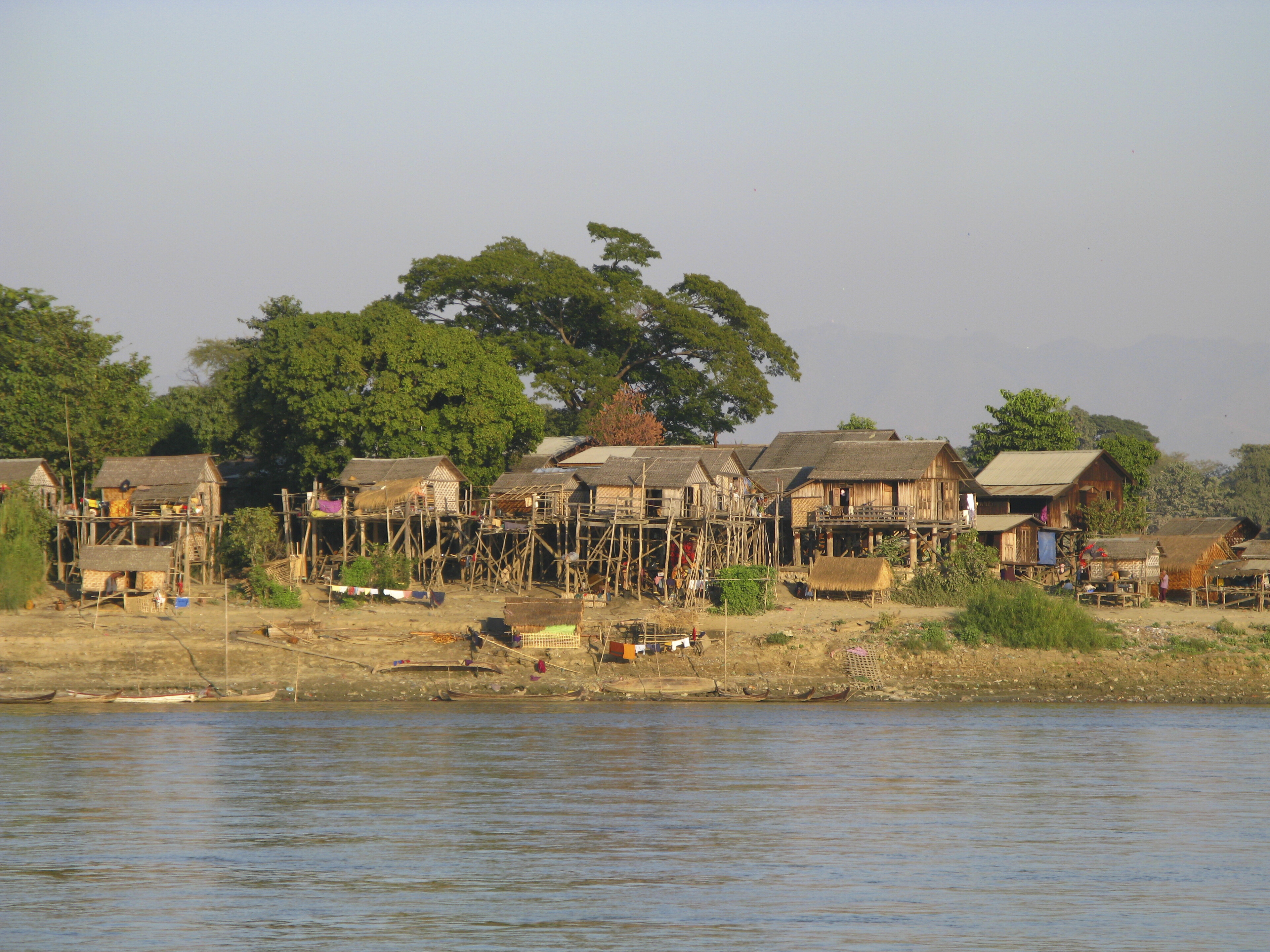 Fischerdorf am Fluss Irrawaddy, Myanmar