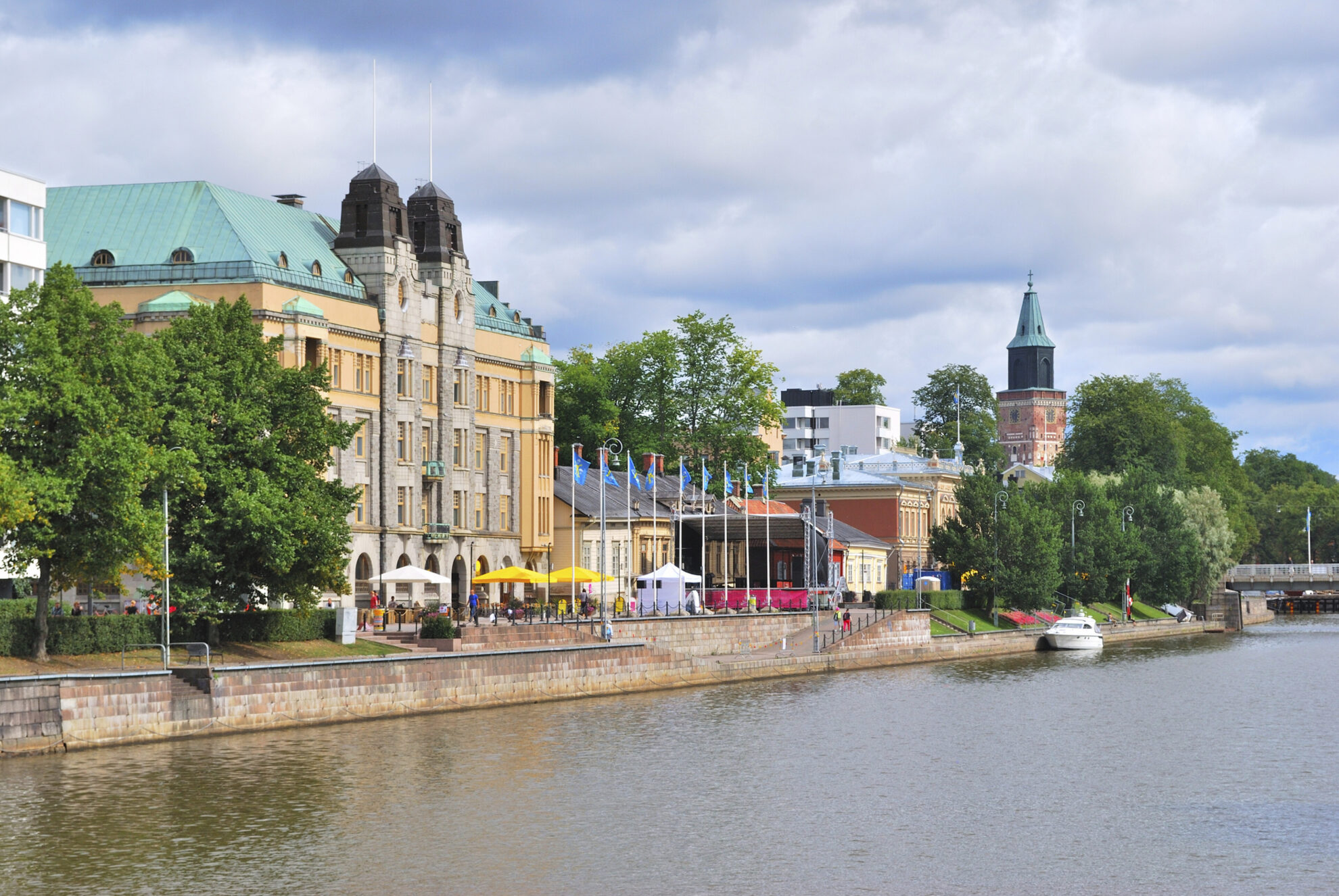 Flussufer in Turku, Finnland