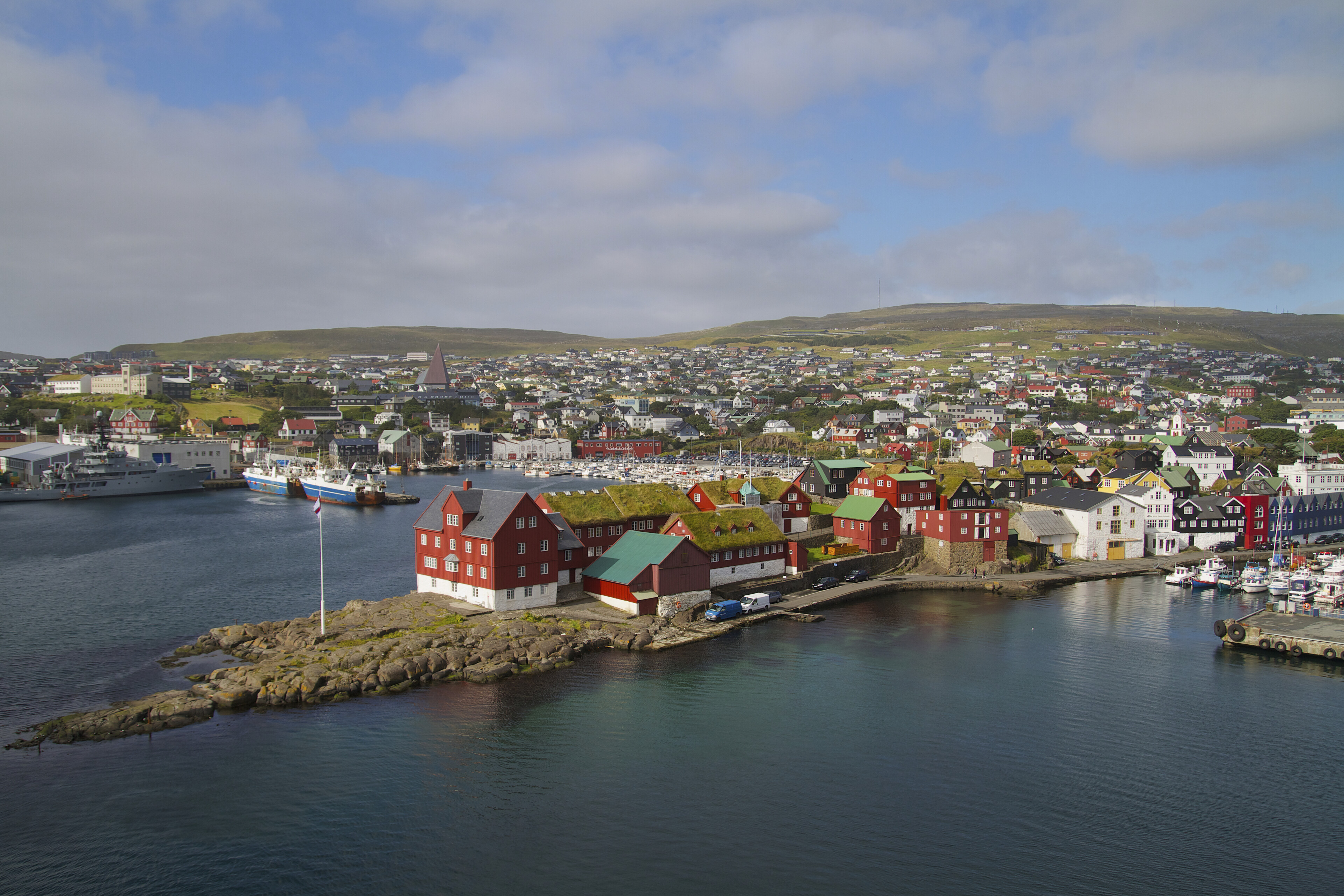Luftaufnahme der Küste von Thorshavn, Dänemark