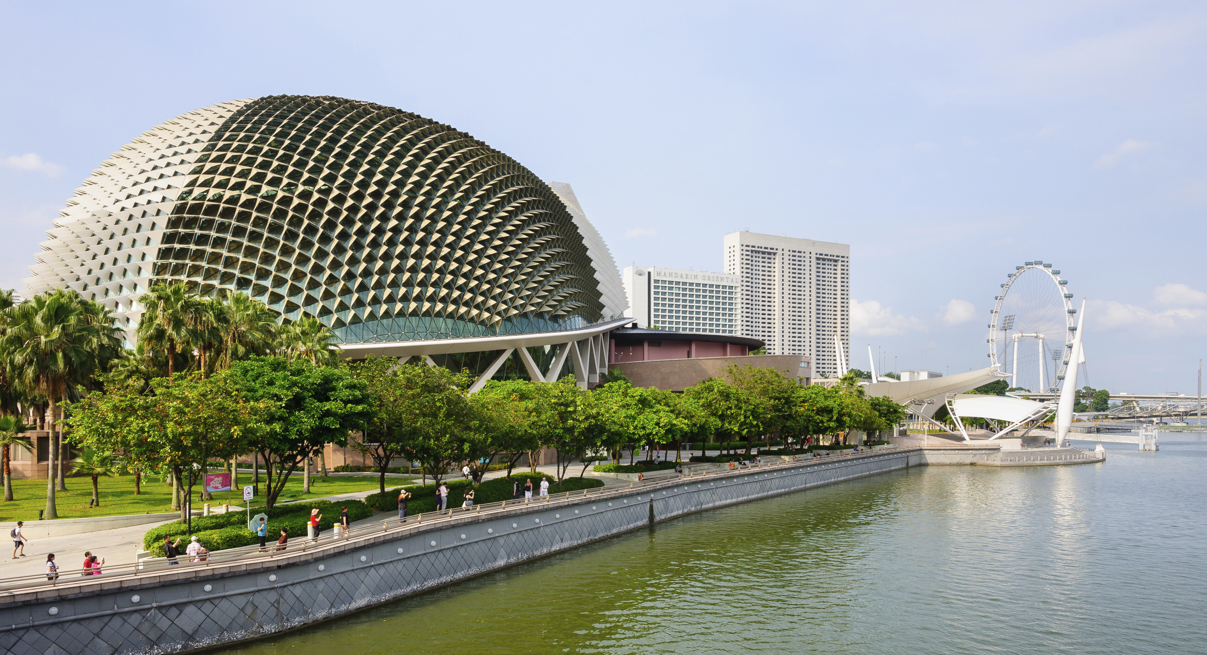 Esplanade Park vor dem Theater on the Bay in Singapur