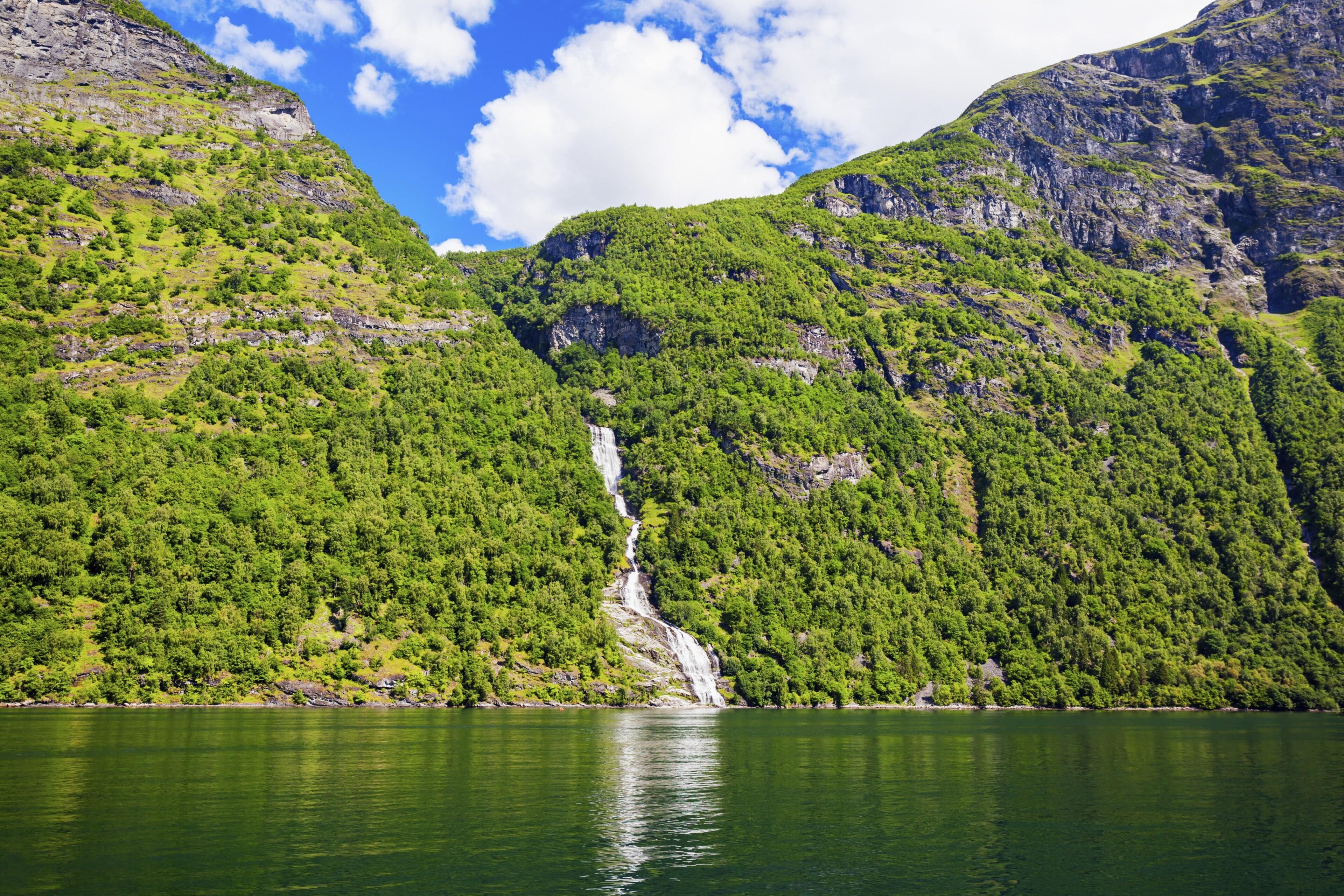 Wasserfall im Geirangerfjord