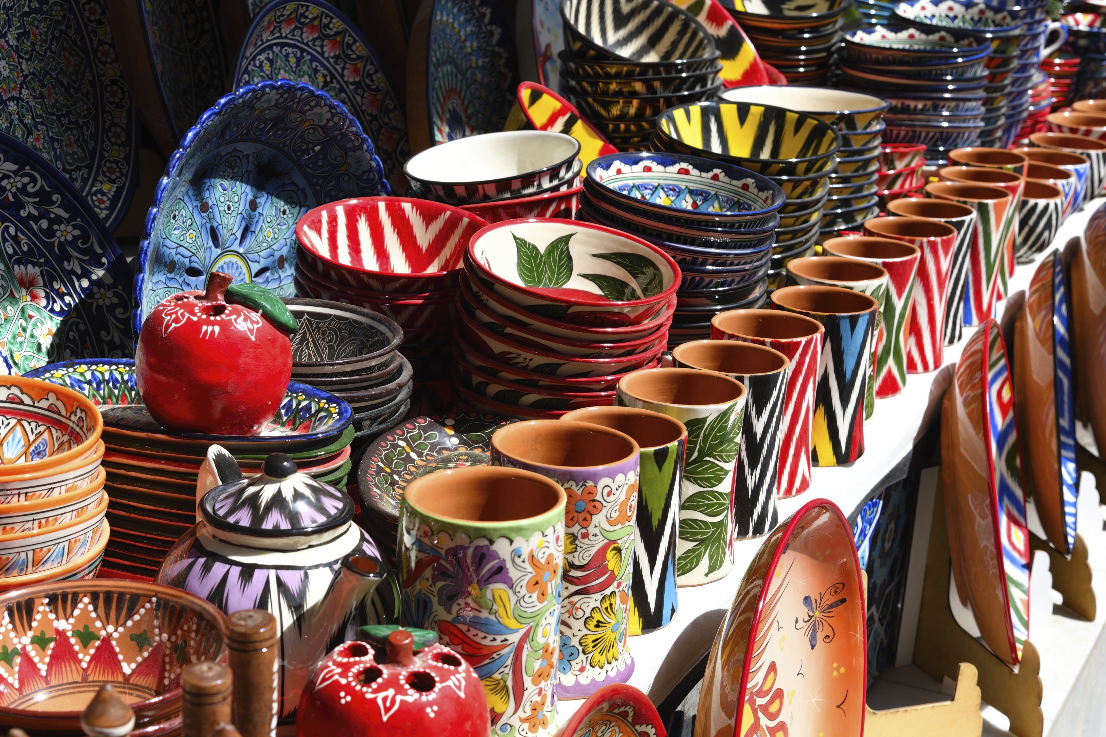 shutterstock 2521383469 usbekistan souvenirs keramikjpg 3741589