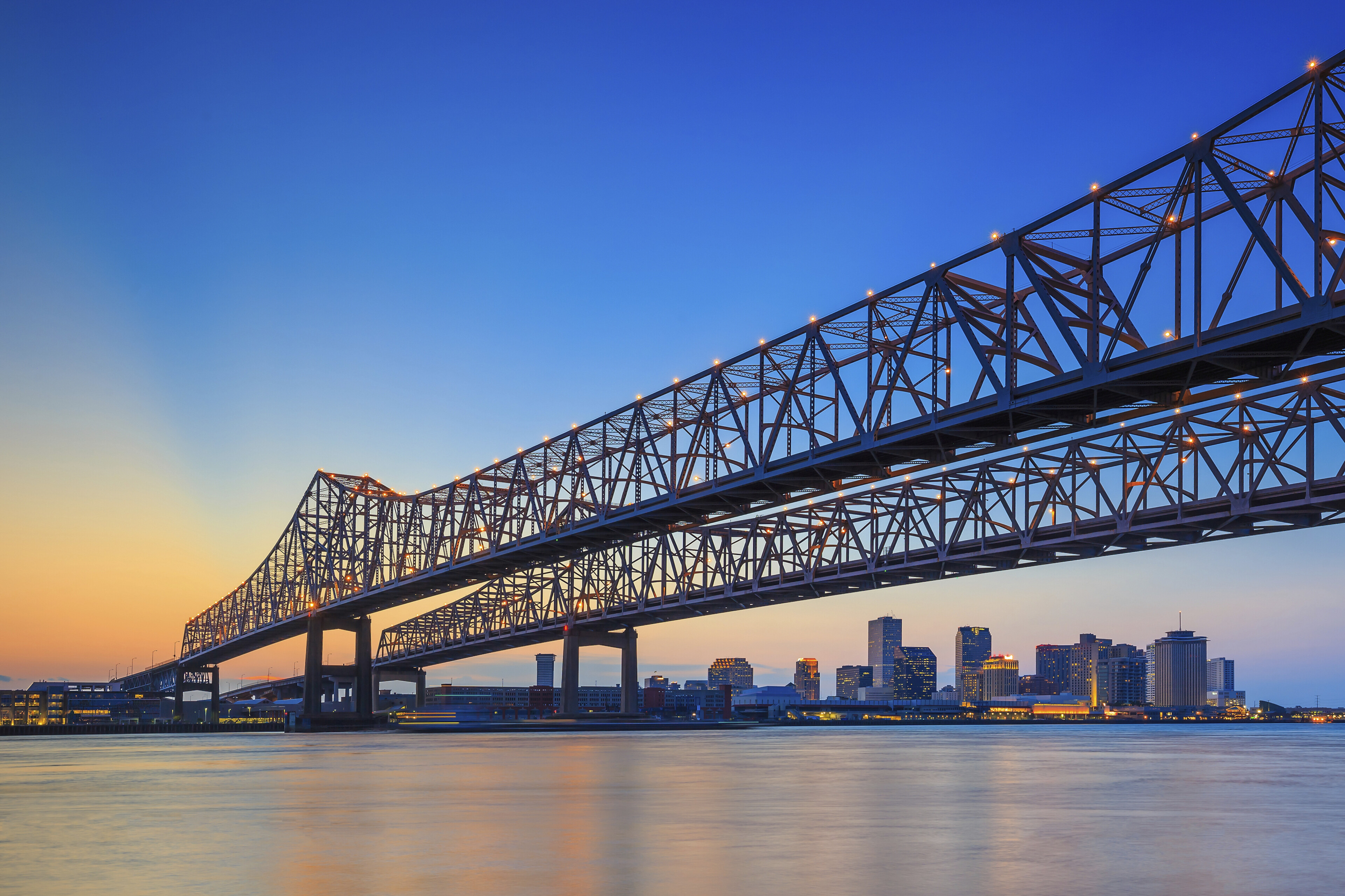 Interstate-35W-Mississippi-Brücke über dem Mississippi in New Orleans, USA
