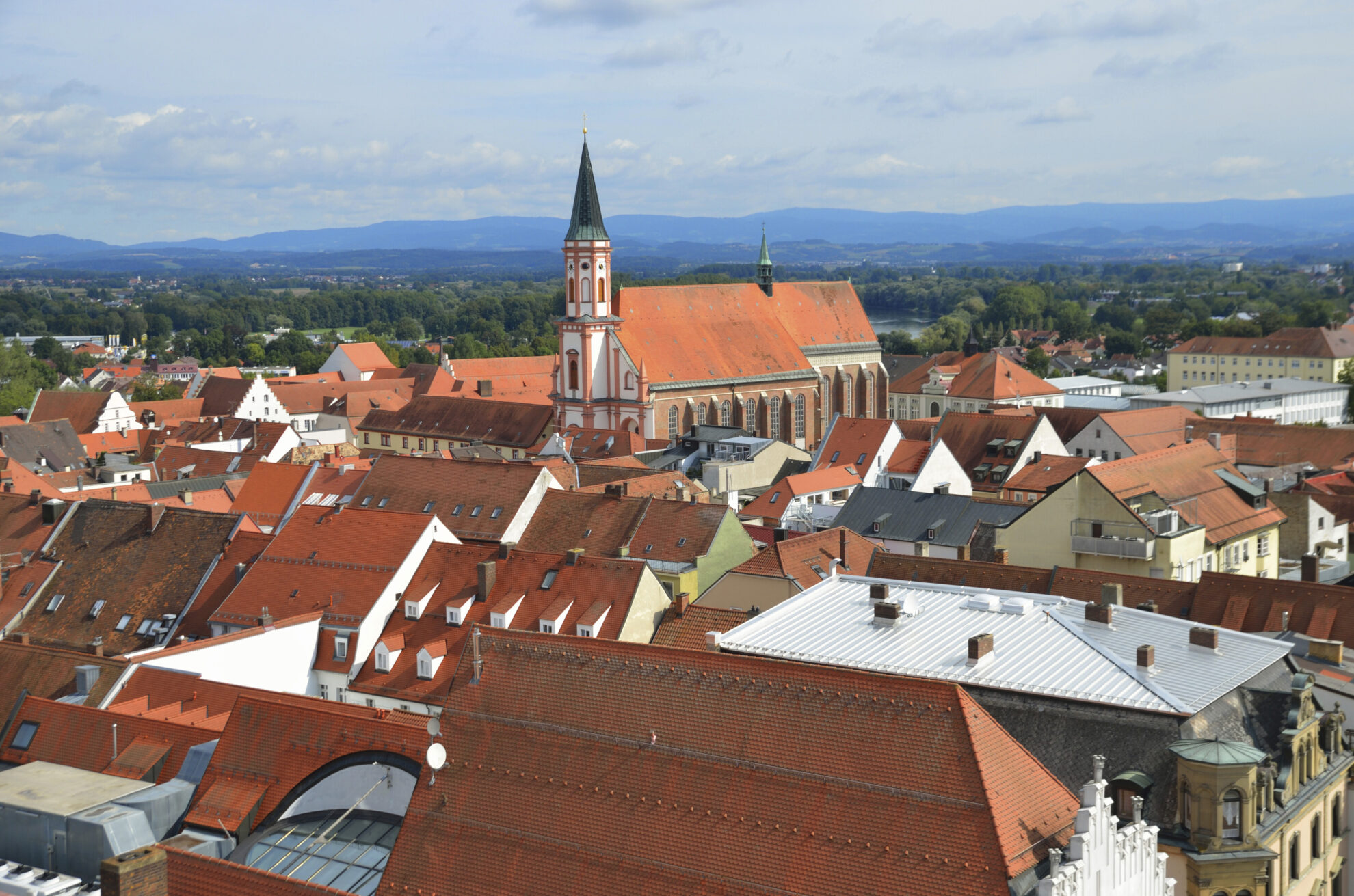 Blick über die roten Dächer von Straubing, Deutschland