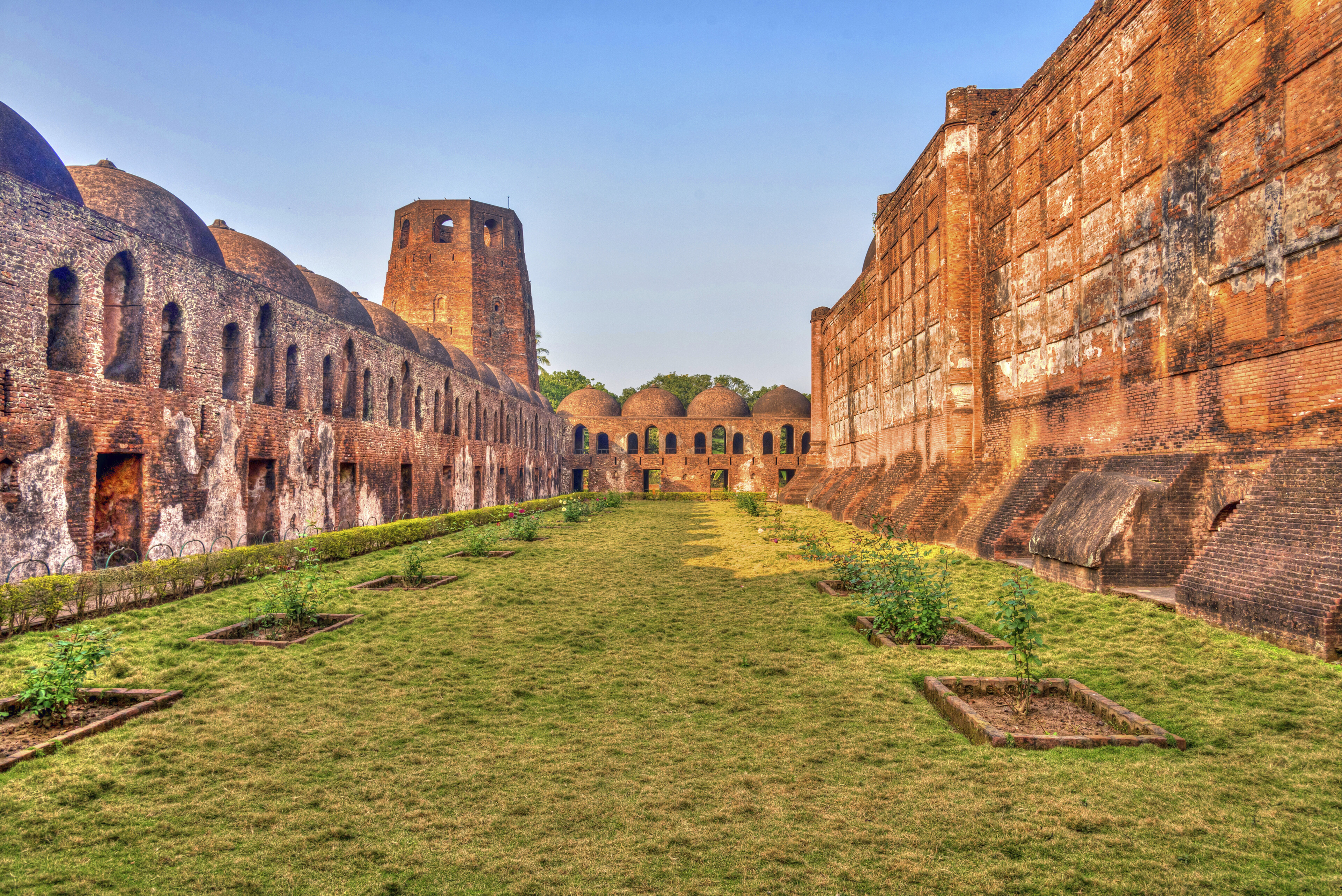 Innenhof der Katra Moschee in Murshidabad, Indien
