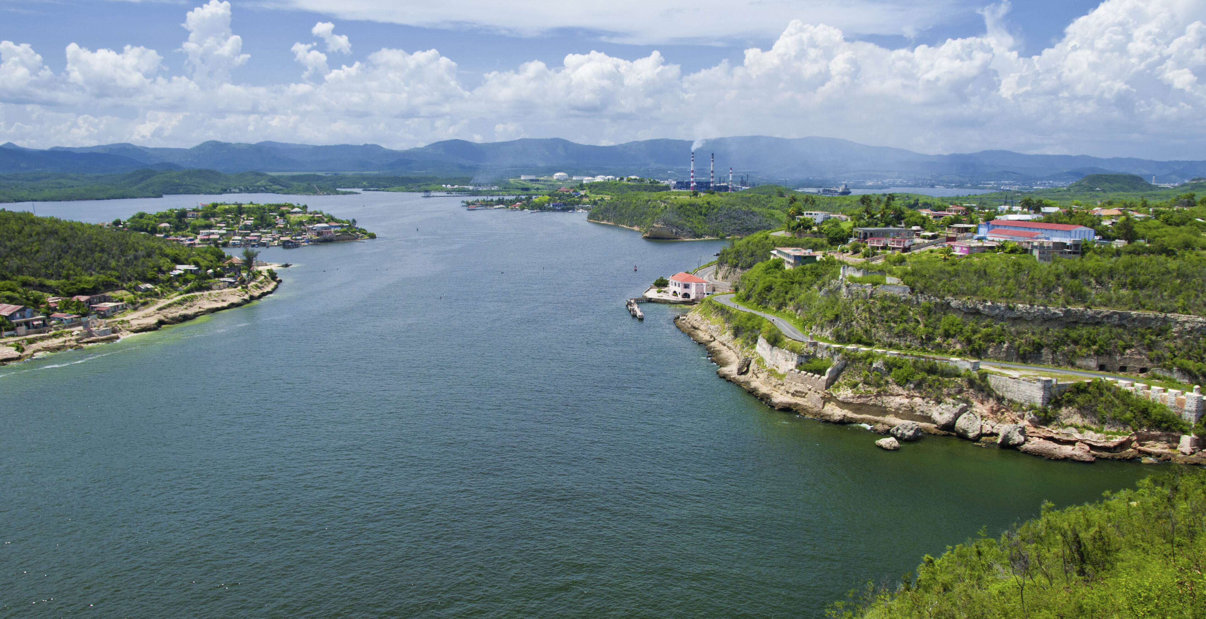 Luftaufnahme der Küste von Santiago de Cuba, Kuba