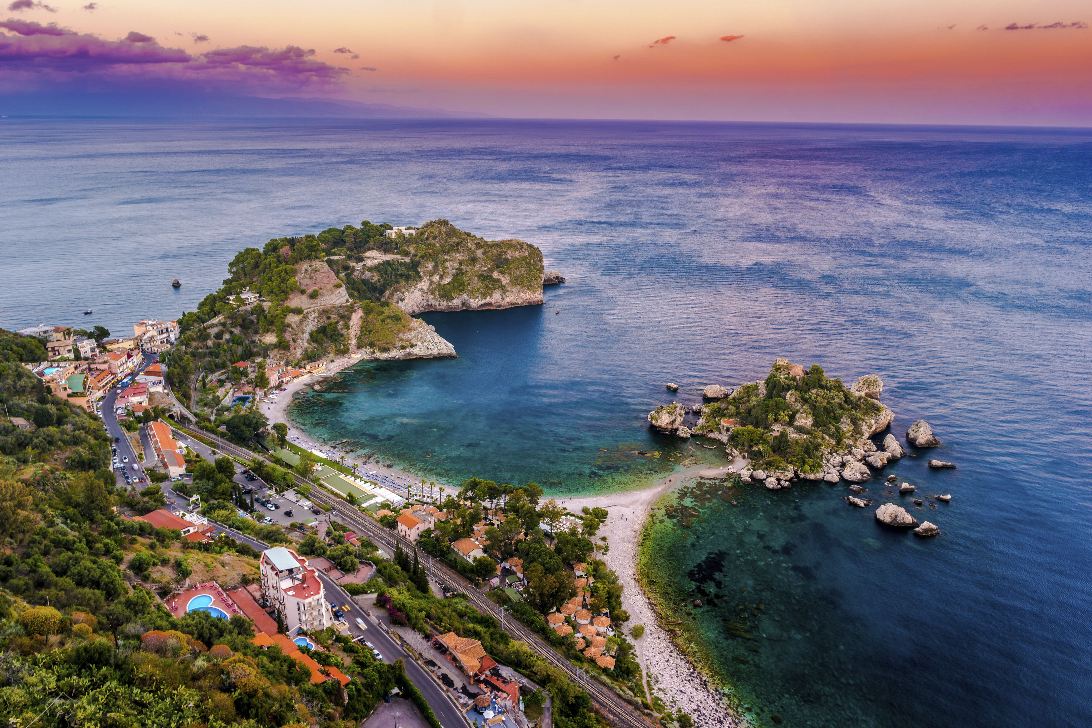 Luftansicht auf die Bucht von Giardini Naxos, Italien