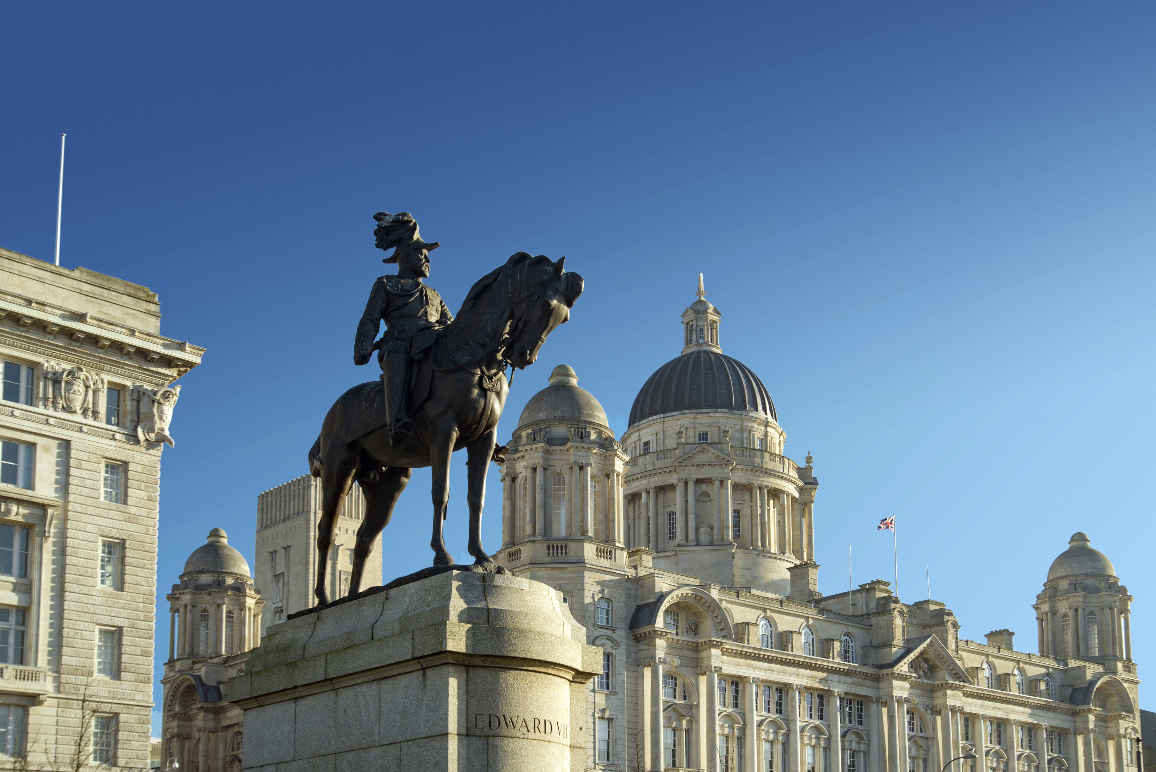 Statue von König Edward VII in Liverpool, England