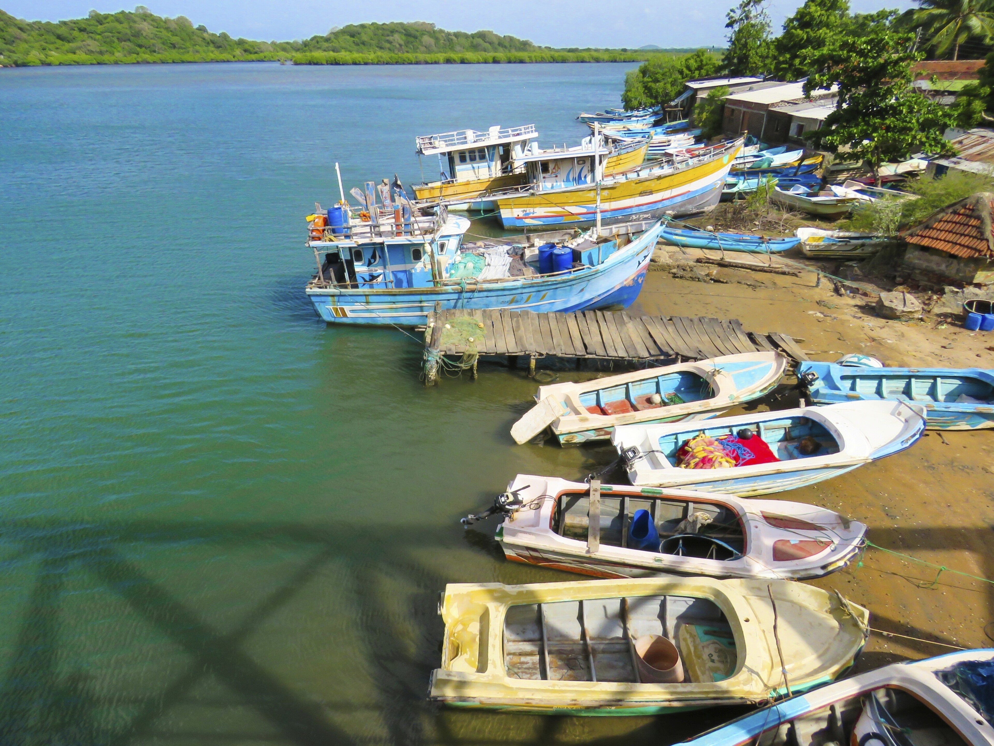 Fischerboot in Pulmoddai, Sri Lanka