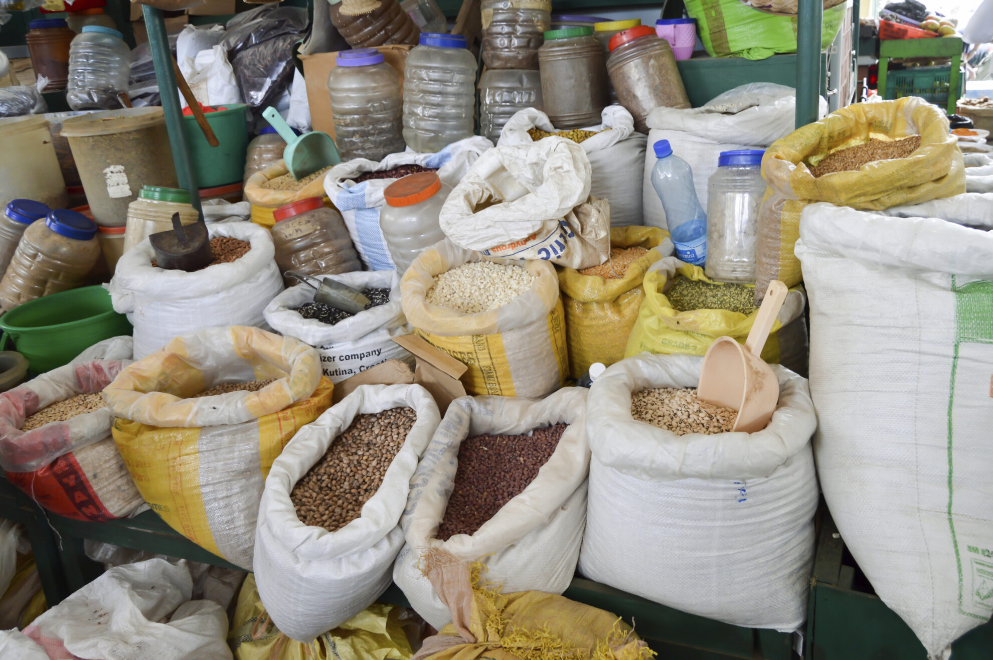 Gewuerze auf dem Markt in Mombasa, Kenia