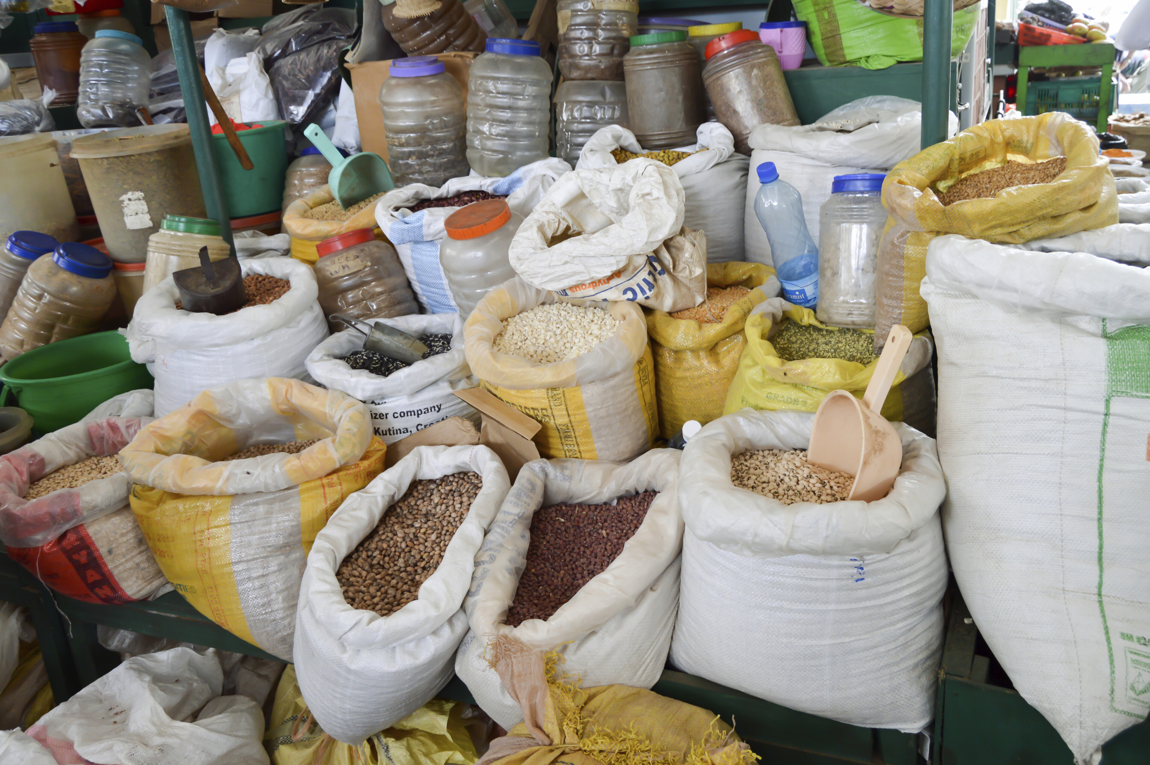 Gewuerze auf dem Markt in Mombasa, Kenia