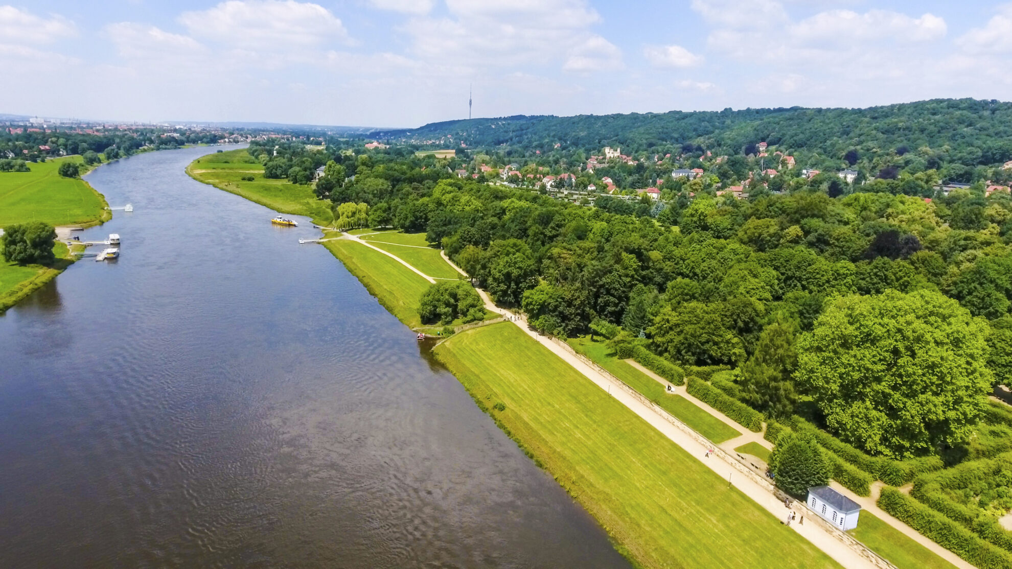 Luftaufnahme der Elbe bei Pillnitz, Deutschland