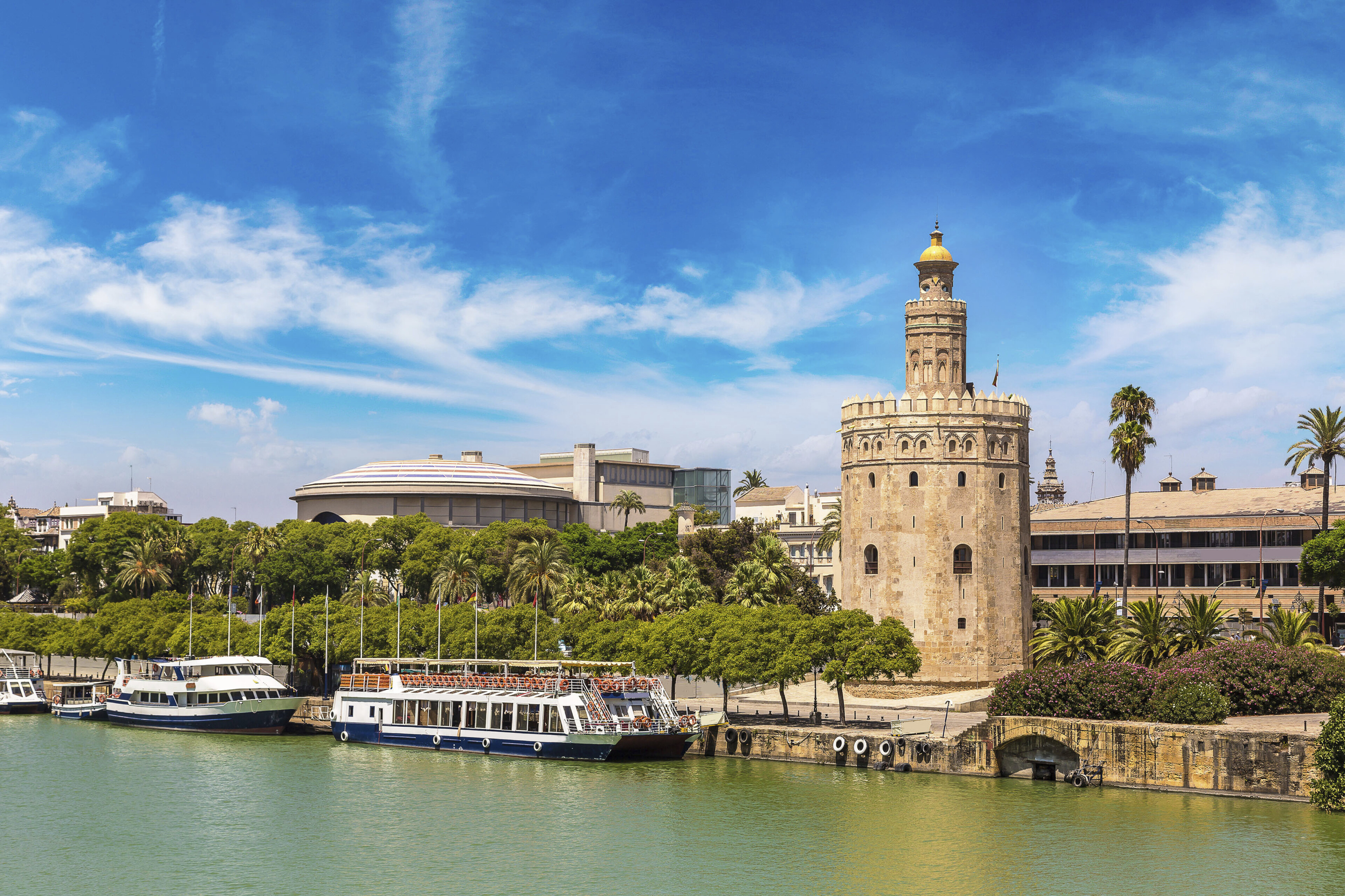 Sevilla mit dem Torro del Oro und dem Fluss Guadalquivir, Spanien