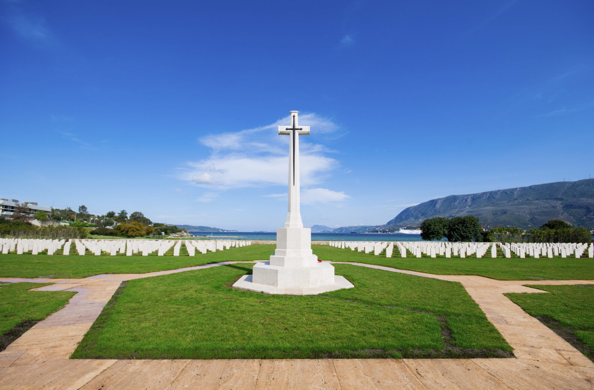 Erinnerungskreuz auf dem Soldatenfriedhof in Souda Bay, Griechenland
