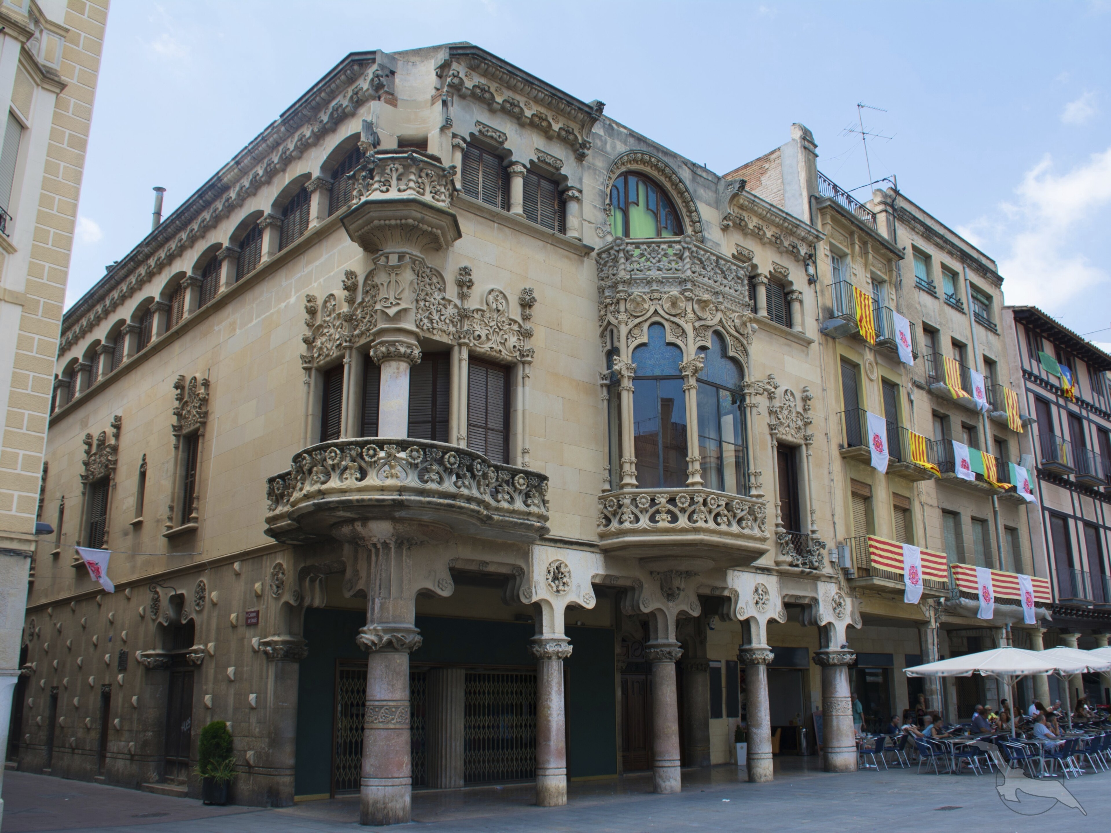 Gebäude am Marktplatz in Reus, Spanien