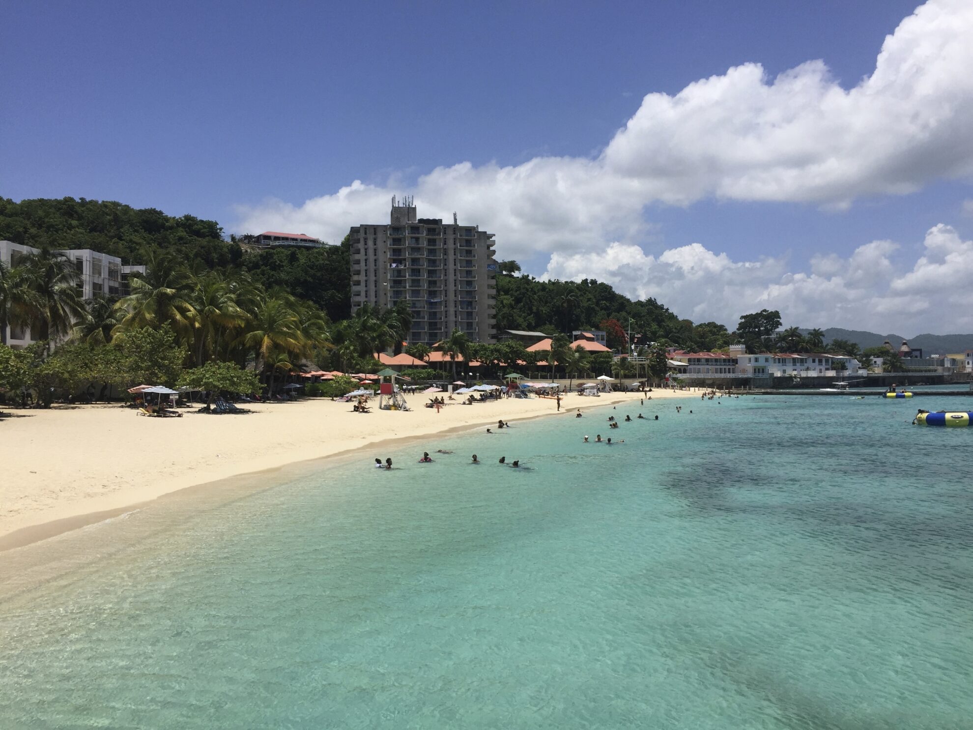 Strand von Cave in Montego Bay, Jamaika