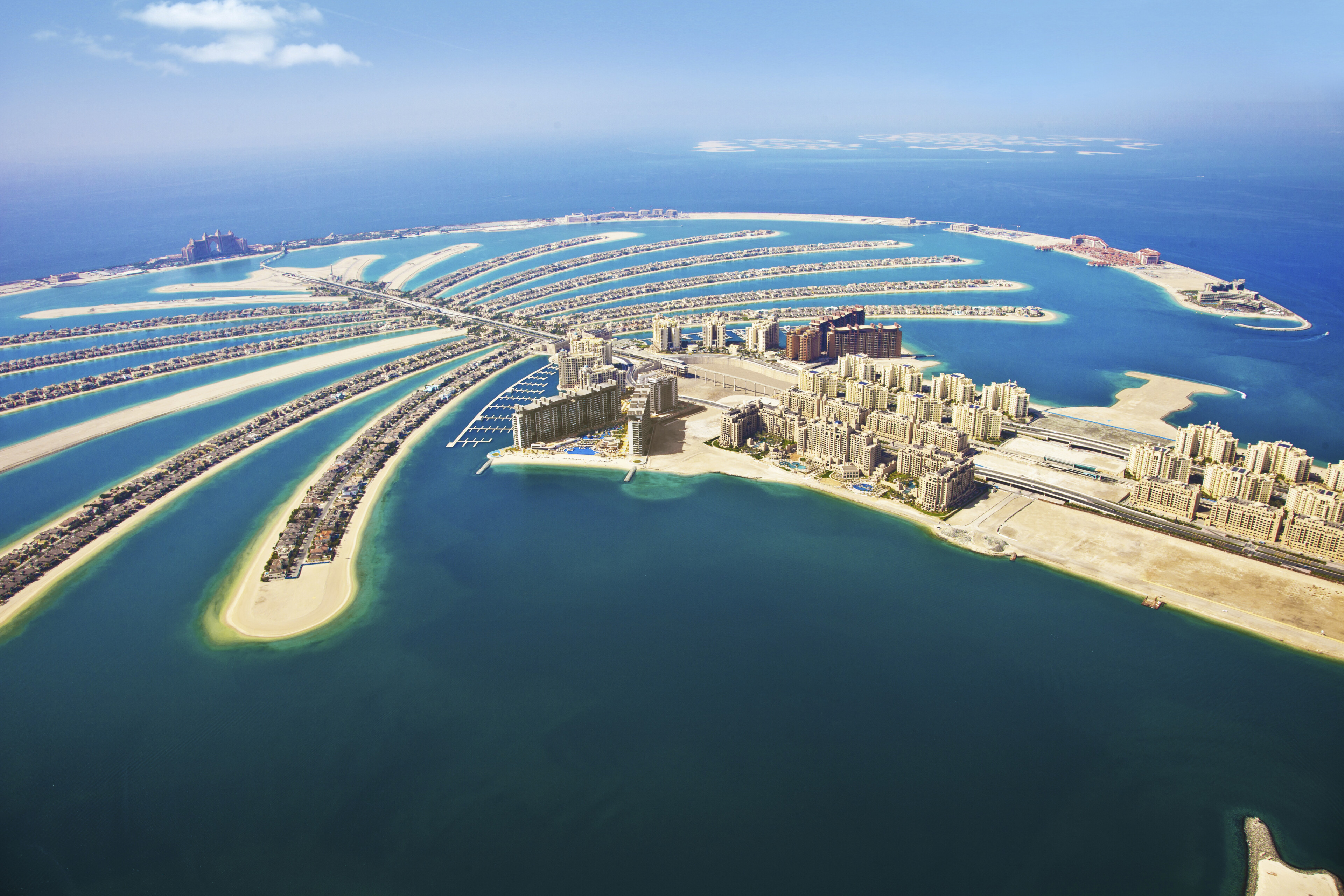 Künstlich geschaffene Jumeirah Palm Inselgruppe in Dubai, V. A. Emirate
