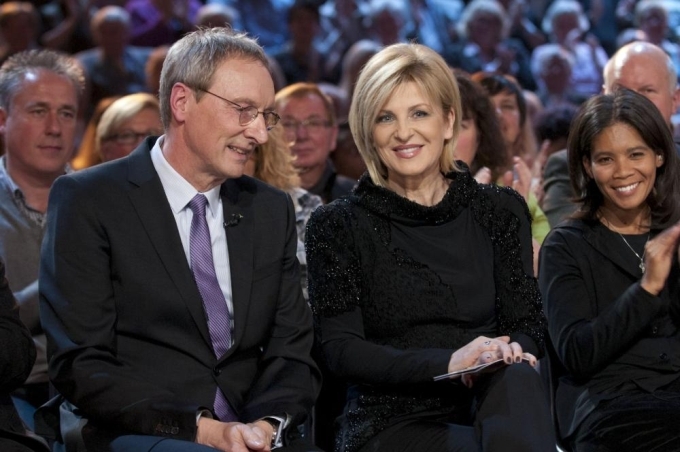 Das Foto zeigt Phoenix-Chef Johannes Zurnieden zusammen mit Carmen Nebel am 06. Dezember 2012 Foto: ZDF/Max Kohr